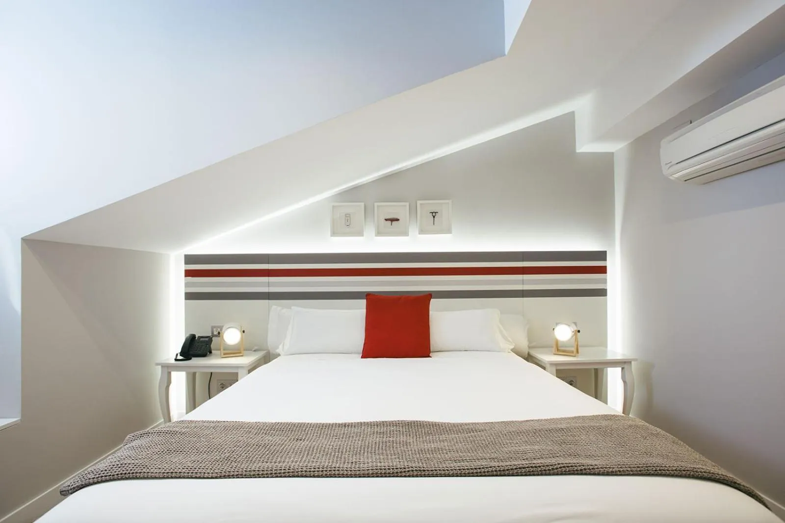 Bed in Legazpi Doce Rooms & Suites