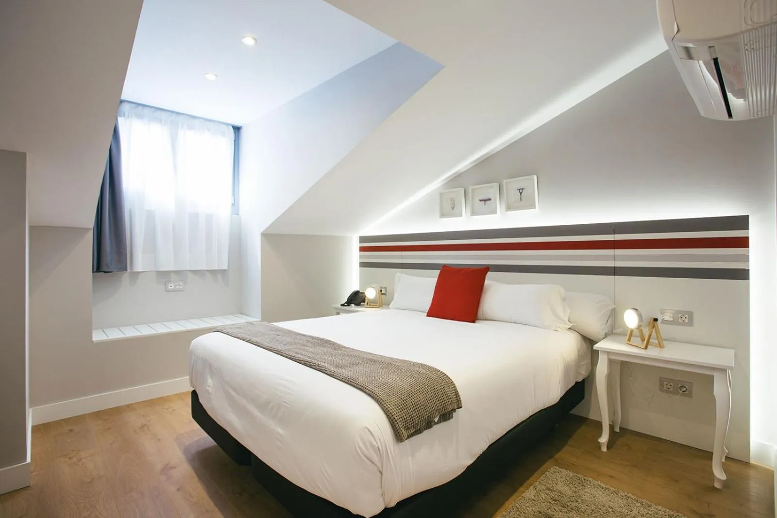 Bedroom, Bed in Legazpi Doce Rooms & Suites