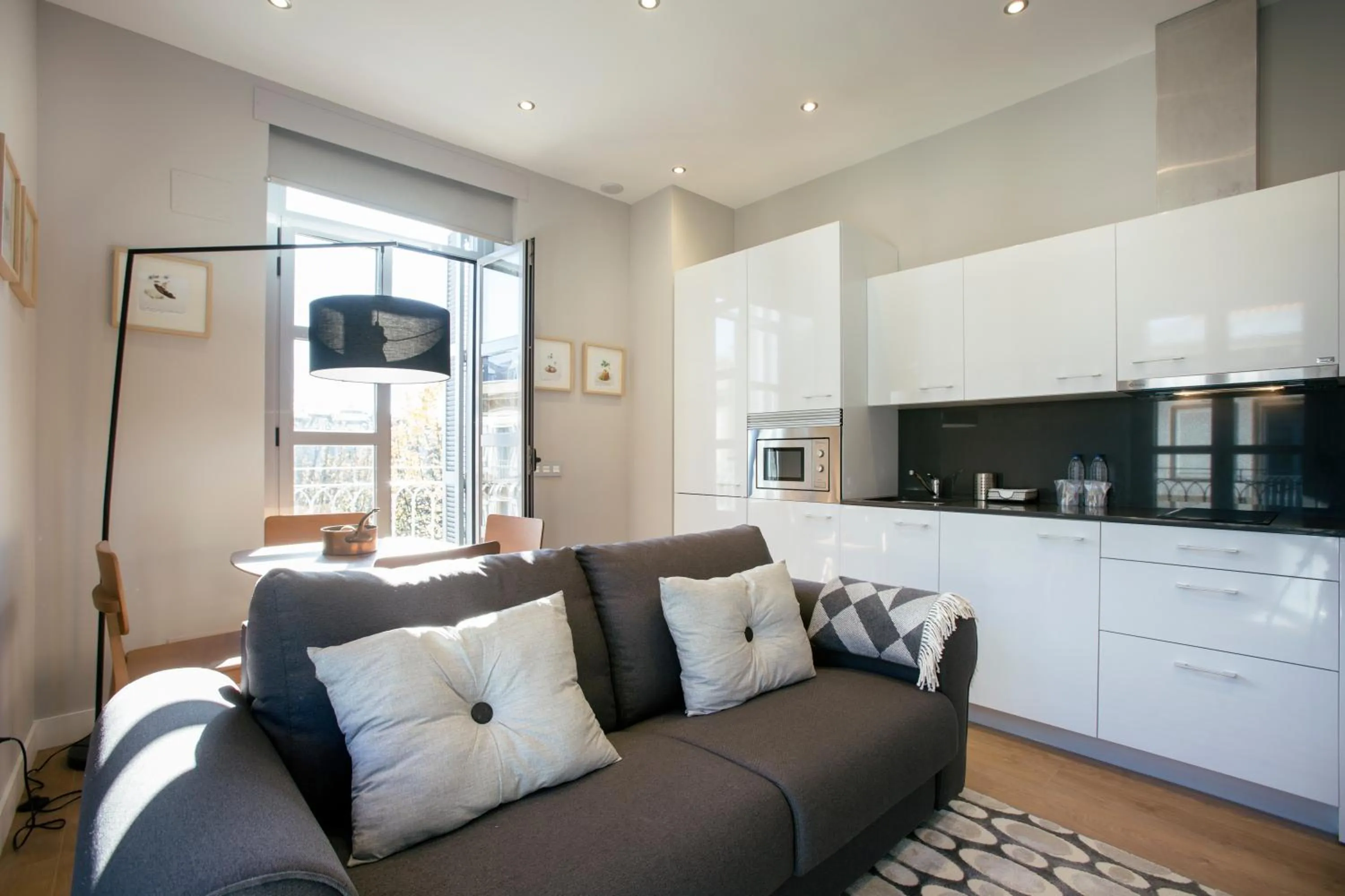 Kitchen or kitchenette in Legazpi Doce Rooms & Suites