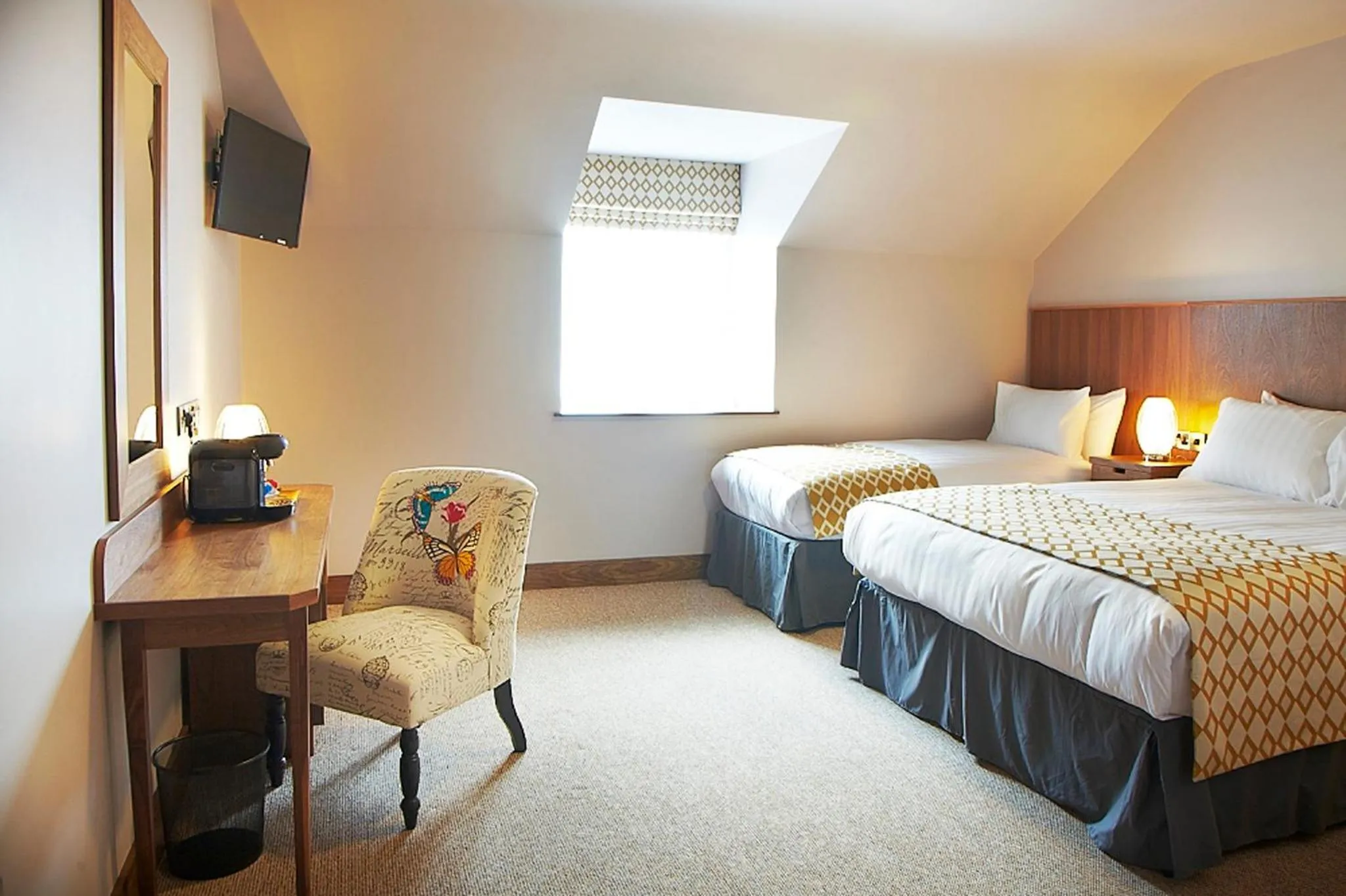 Photo of the whole room, Bed in Clody Lodge