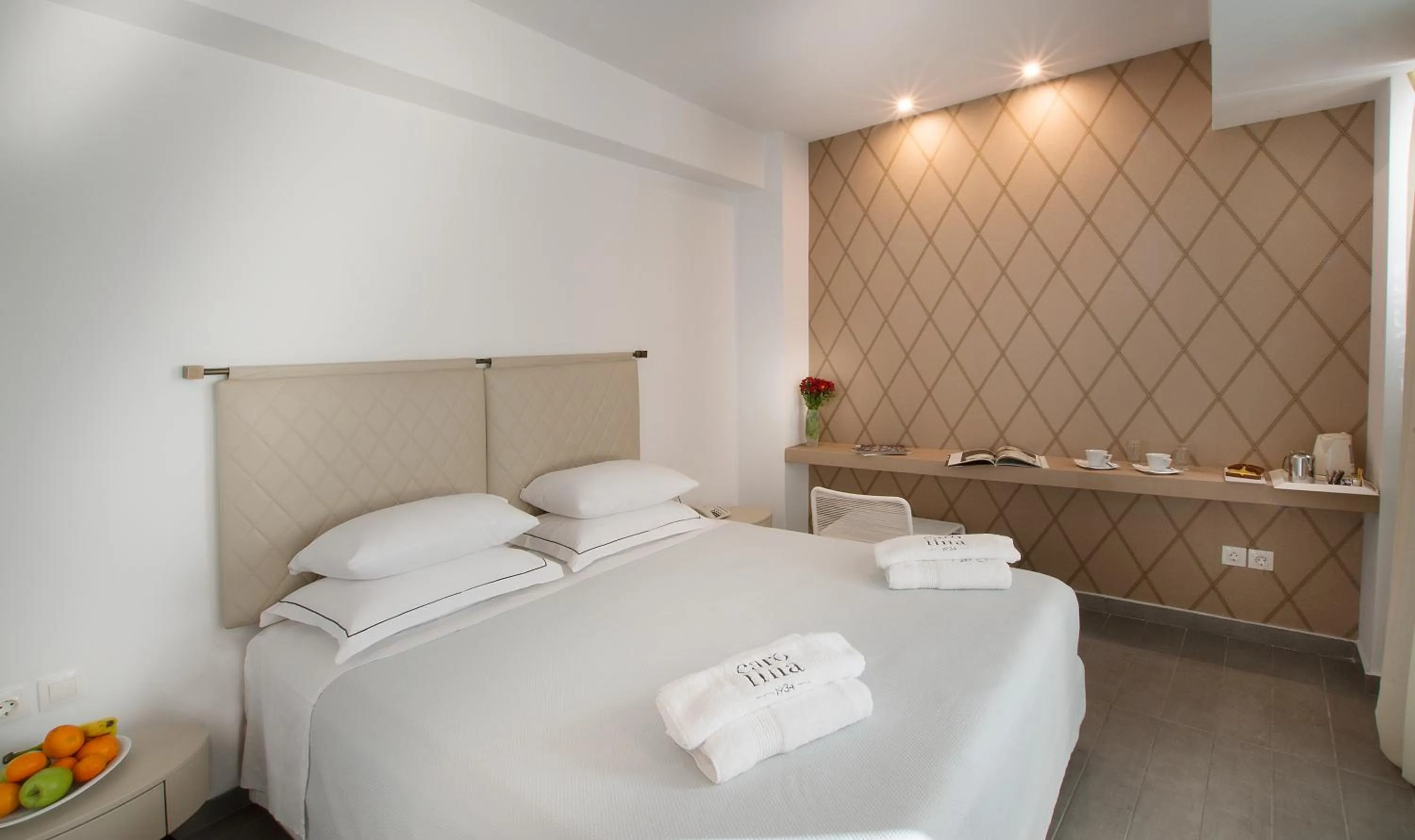 Bedroom, Bed in Carolina Hotel since 1934