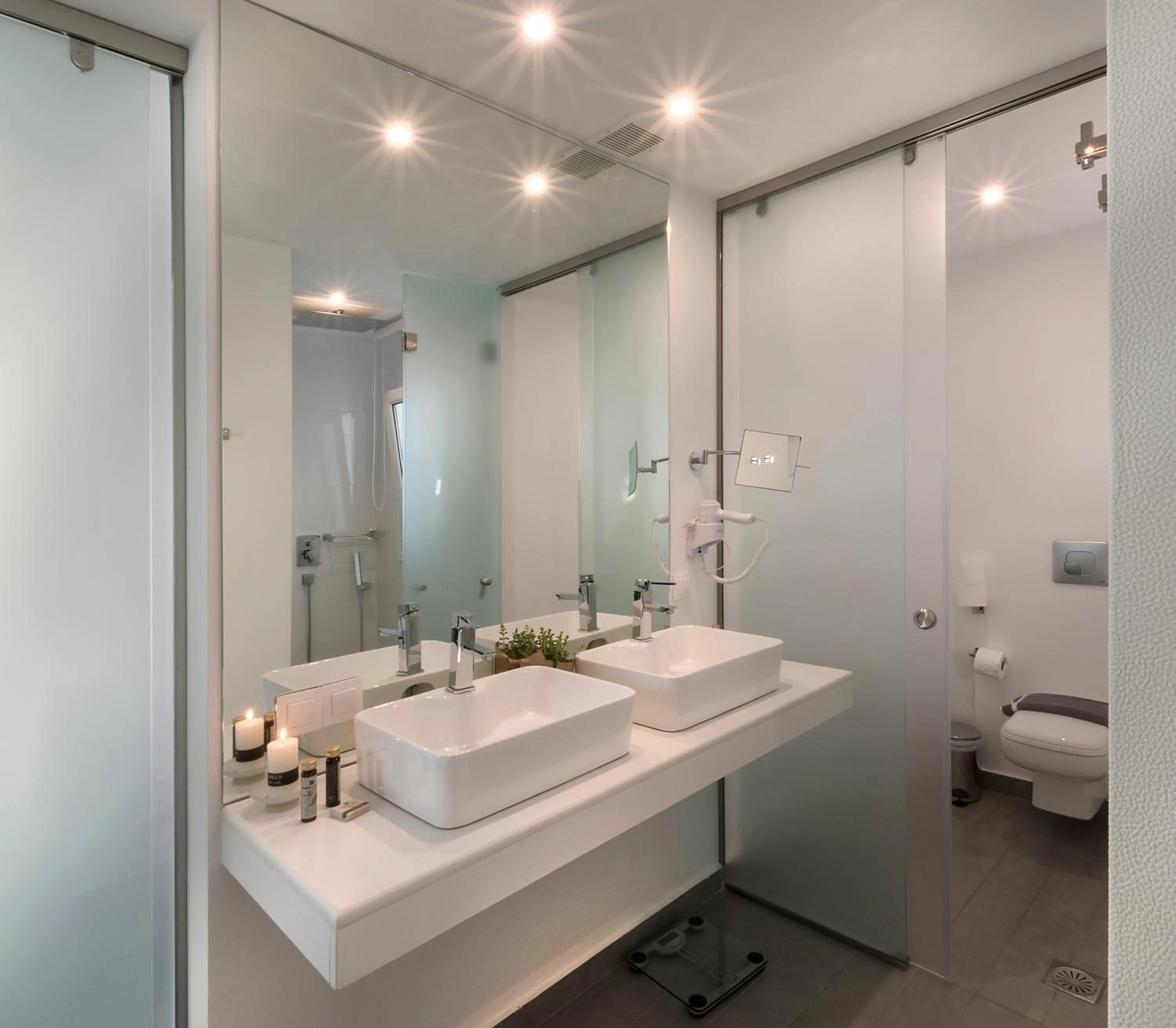 Bathroom in Carolina Hotel since 1934