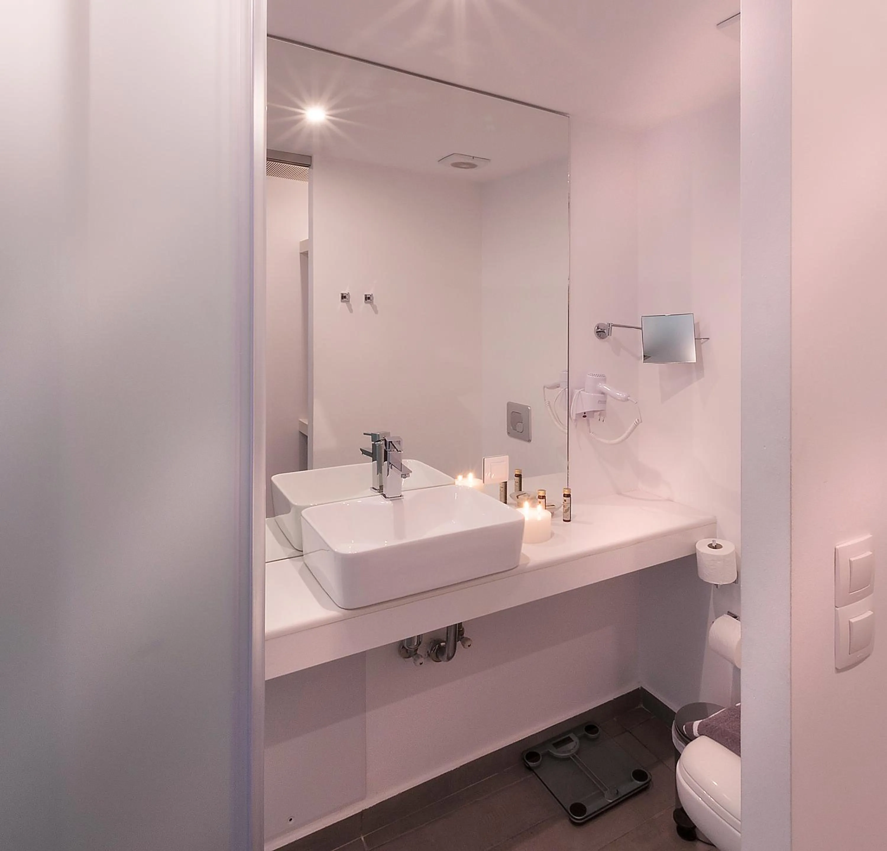 Bathroom in Carolina Hotel since 1934