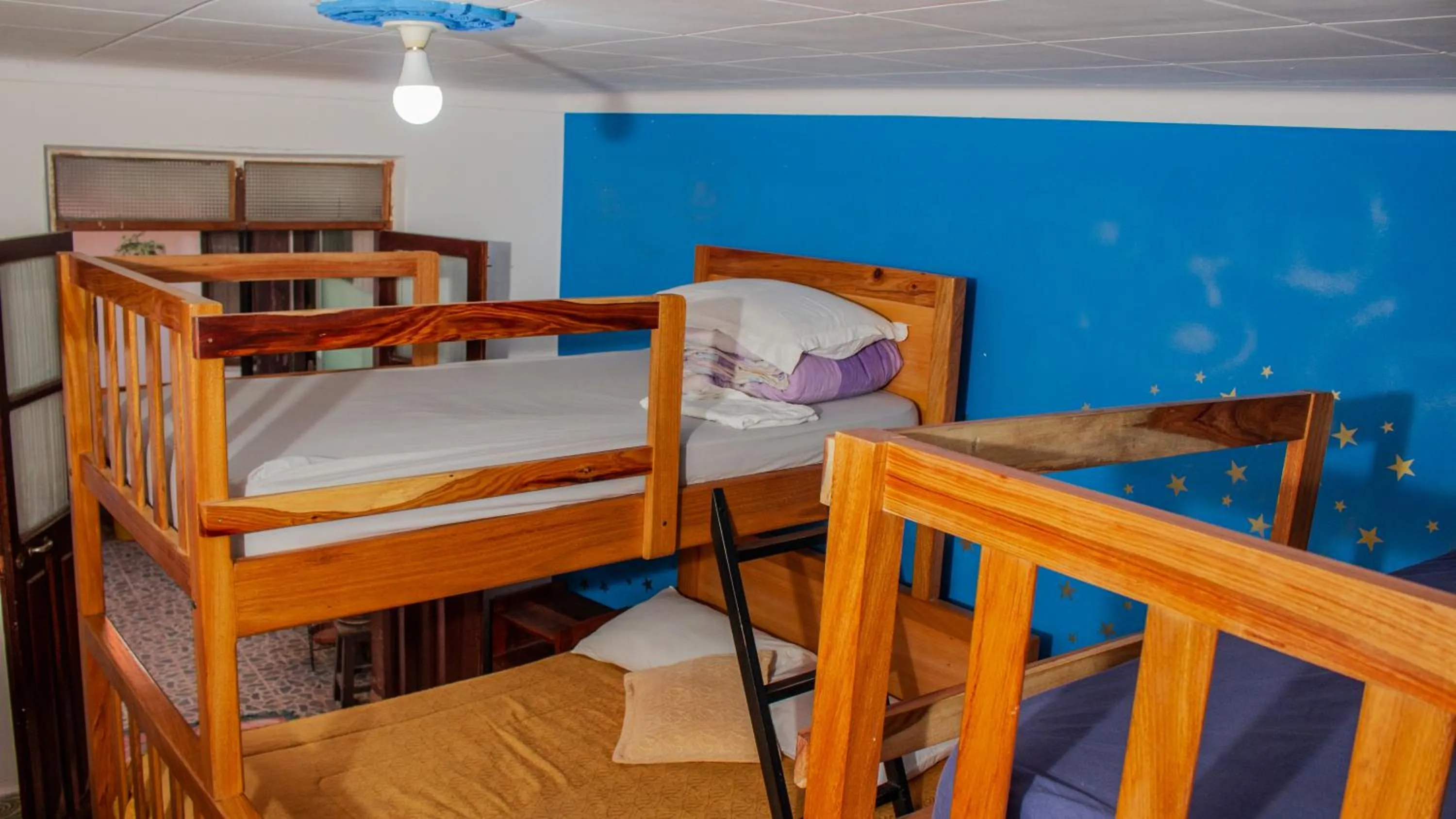 Photo of the whole room, Bed in Mi Angeline