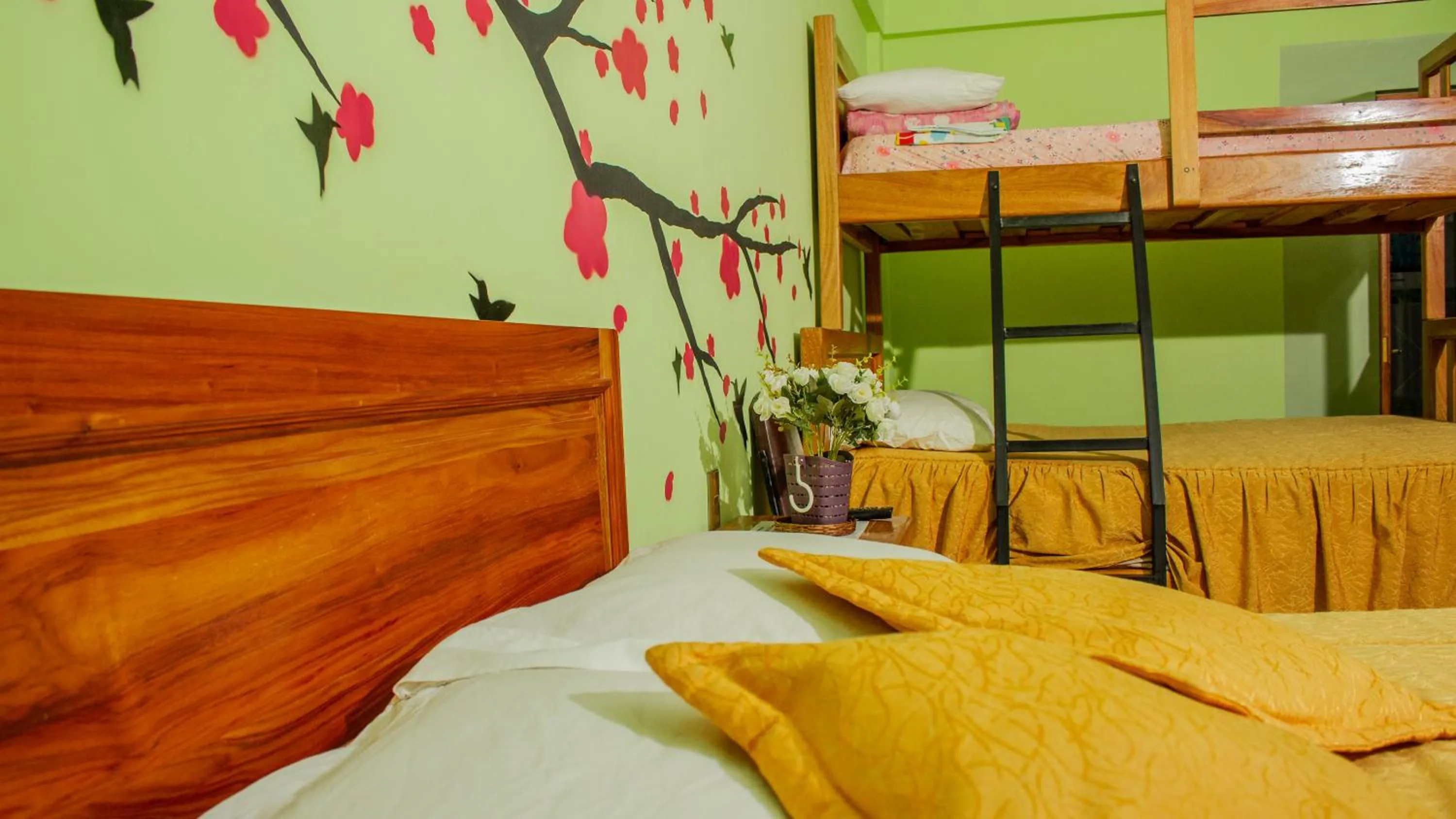 Photo of the whole room, Bed in Mi Angeline