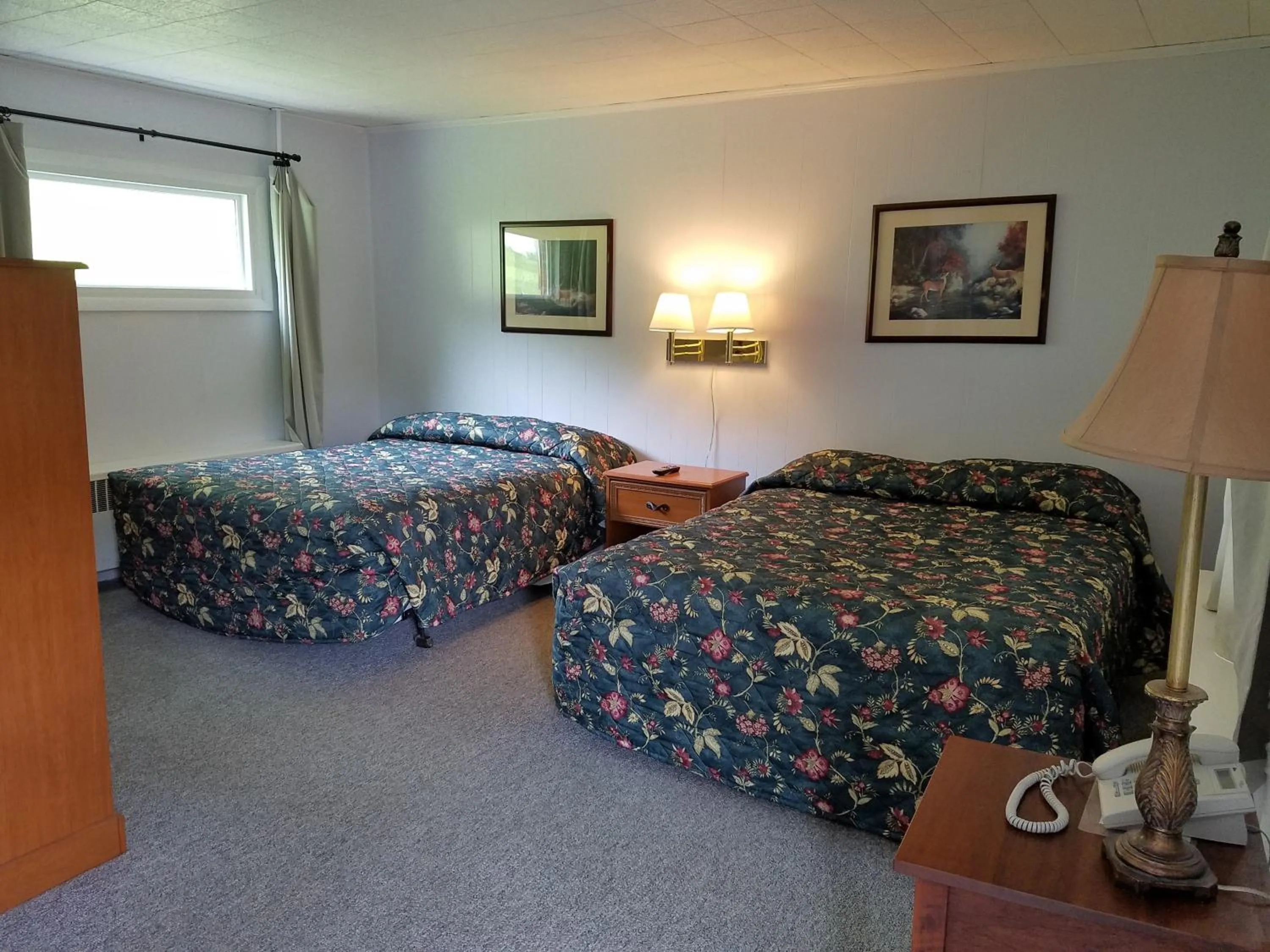 Bed in Roseloe Motel