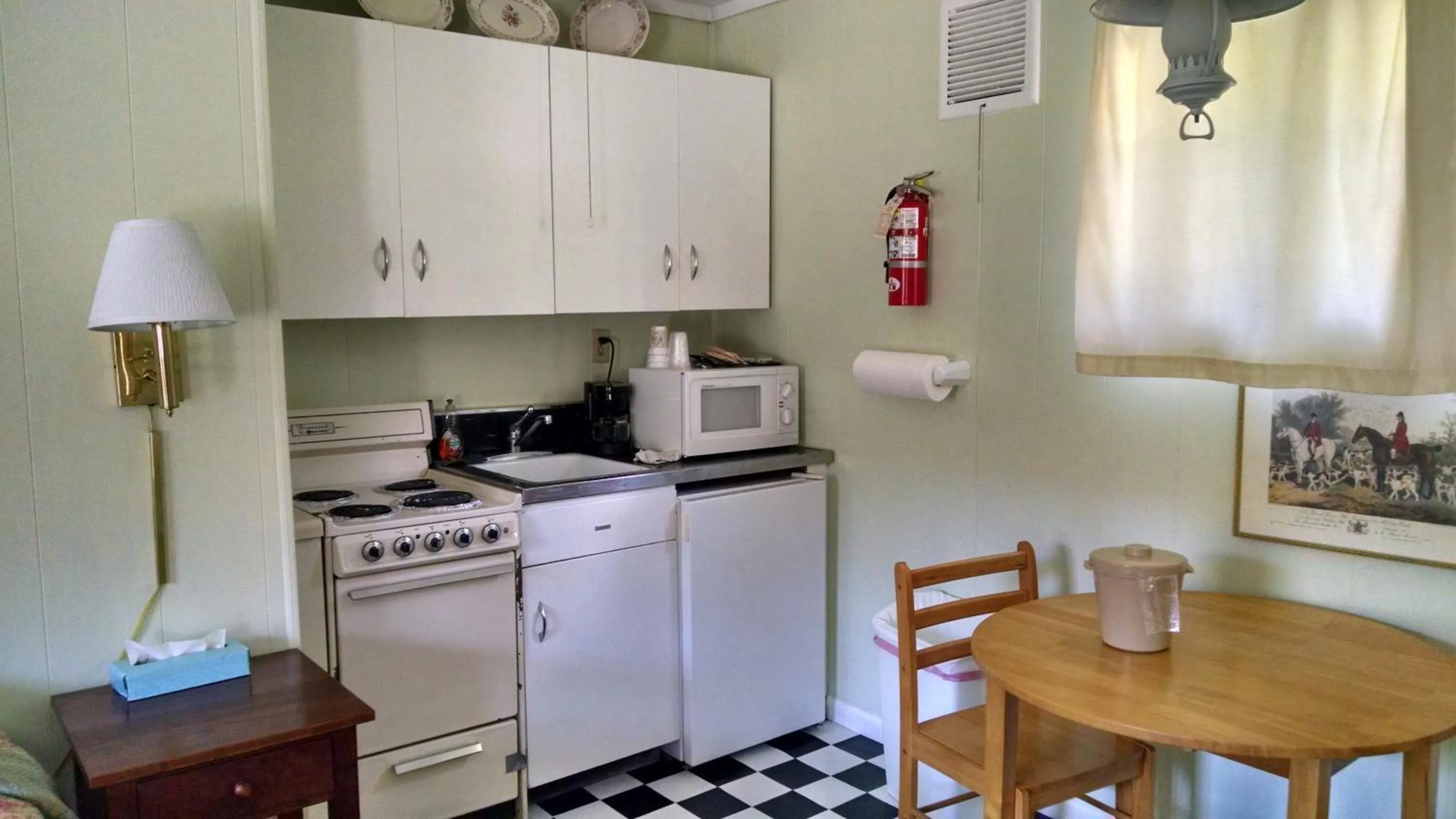 Kitchen or kitchenette in Roseloe Motel
