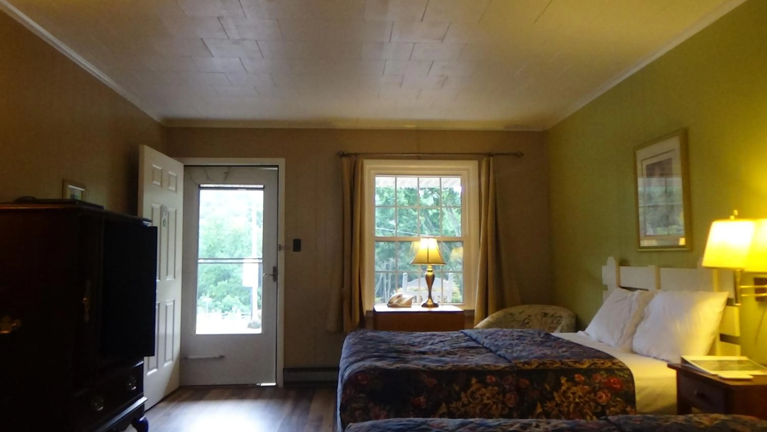 Bed in Roseloe Motel