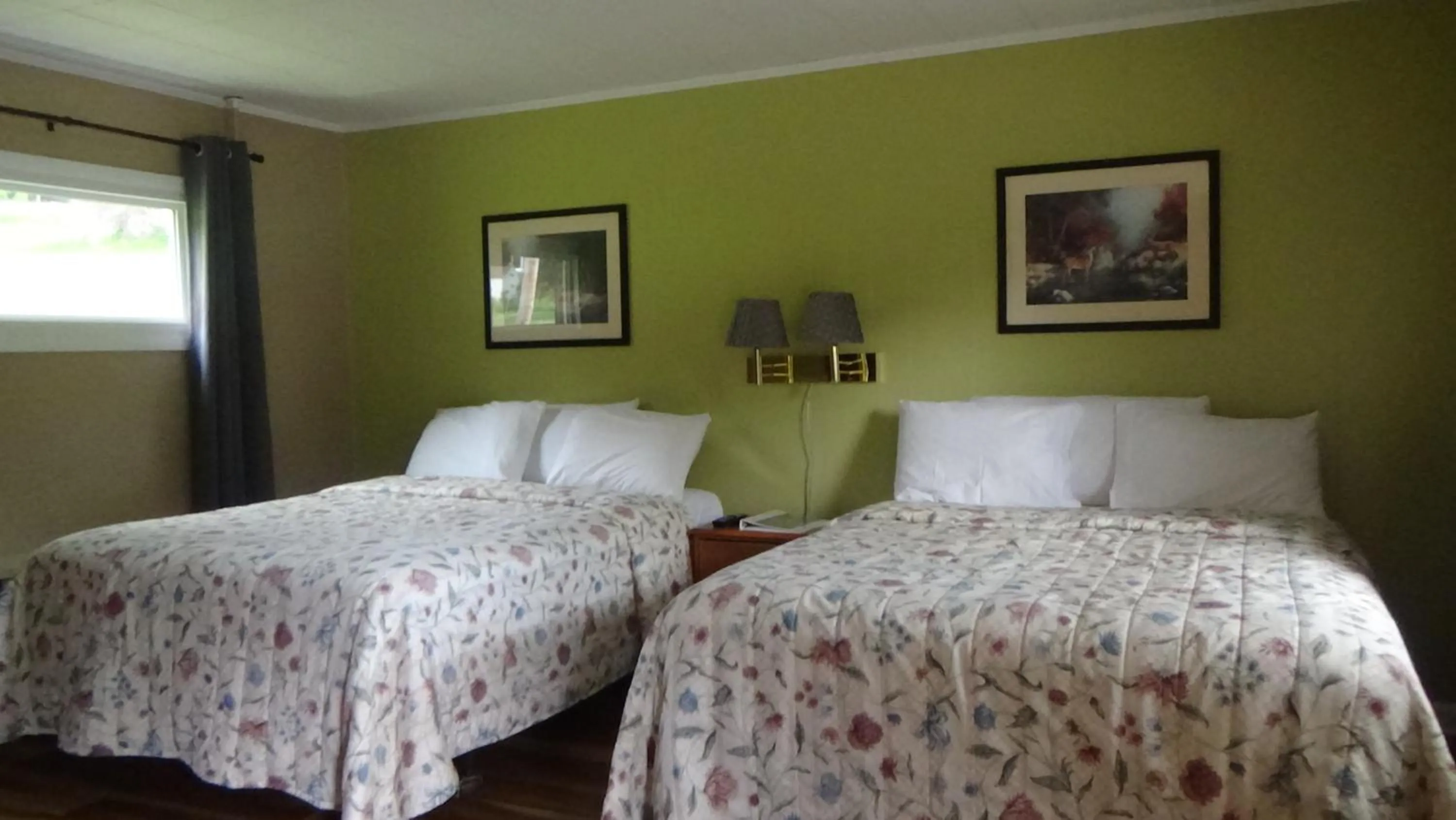 Bed in Roseloe Motel