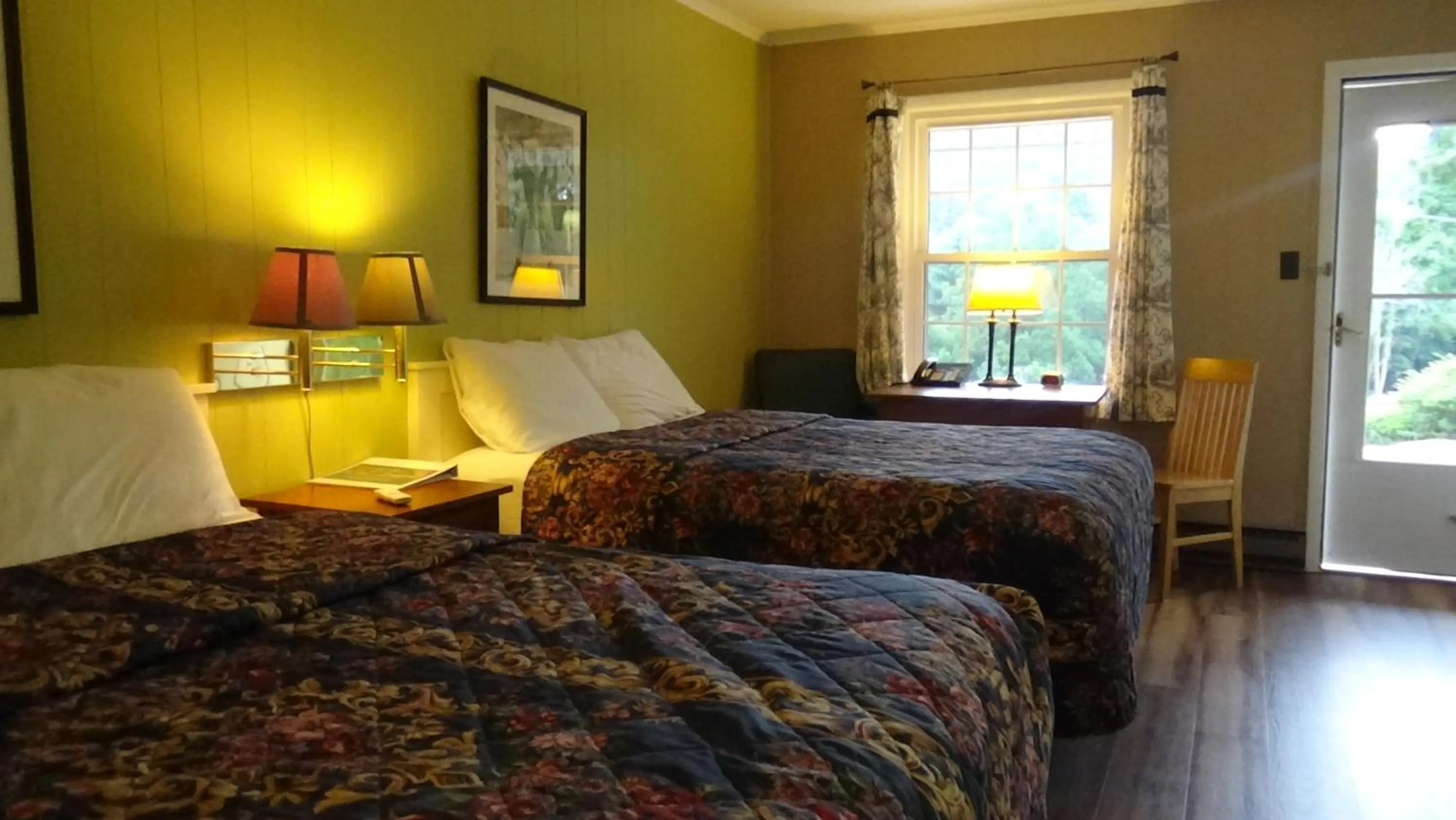 Bed in Roseloe Motel