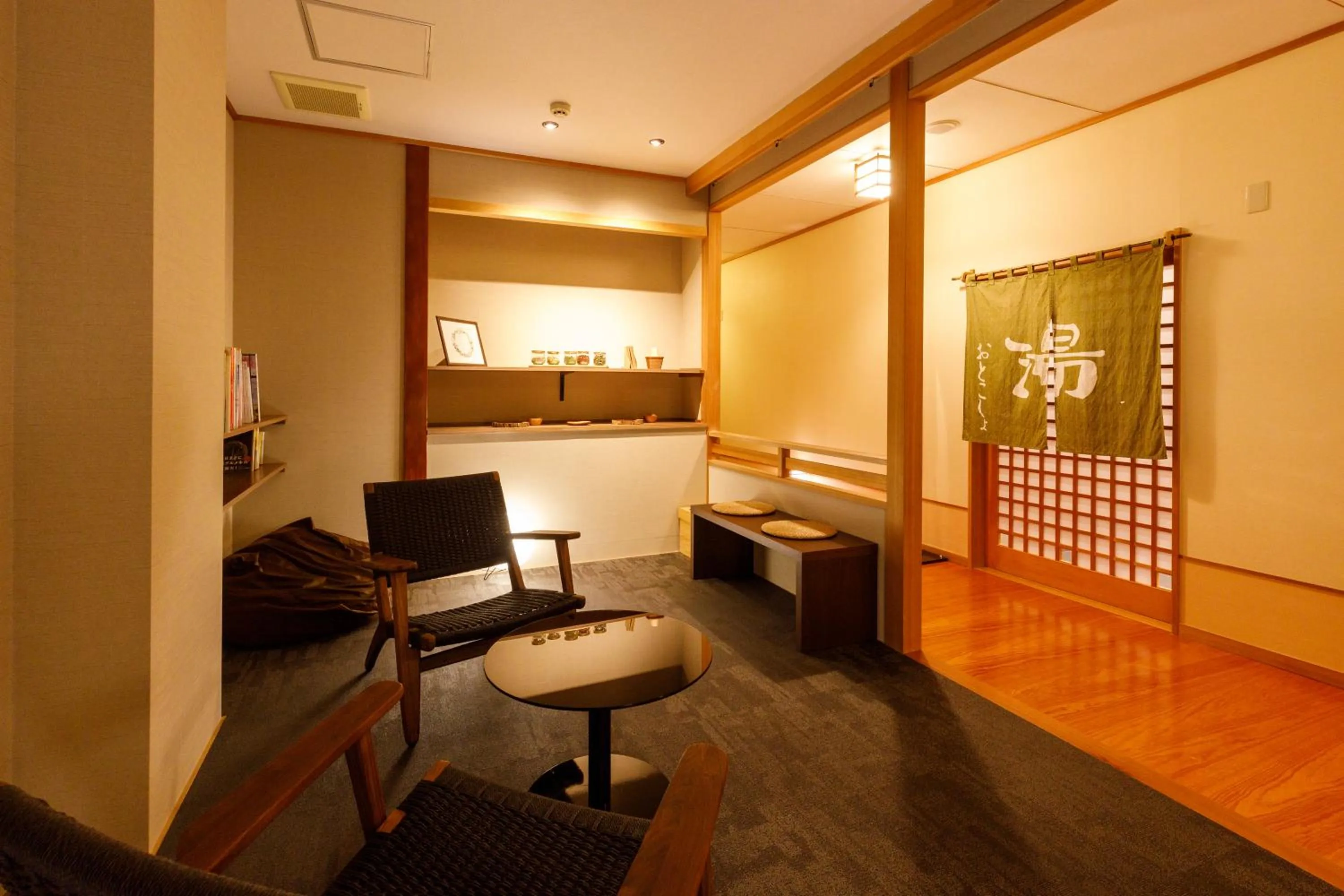 Communal lounge/ TV room in Sake Hotel Tamakiya