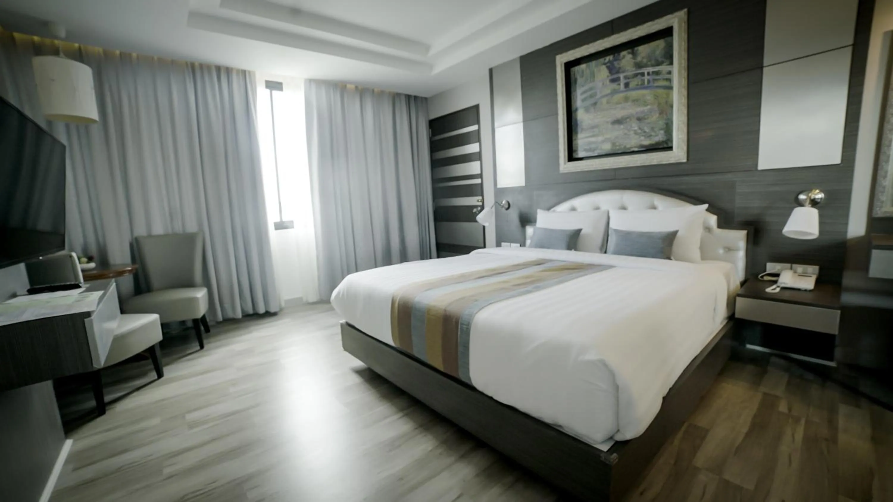 Photo of the whole room, Bed in Gallery Design - SHA Extra Plus