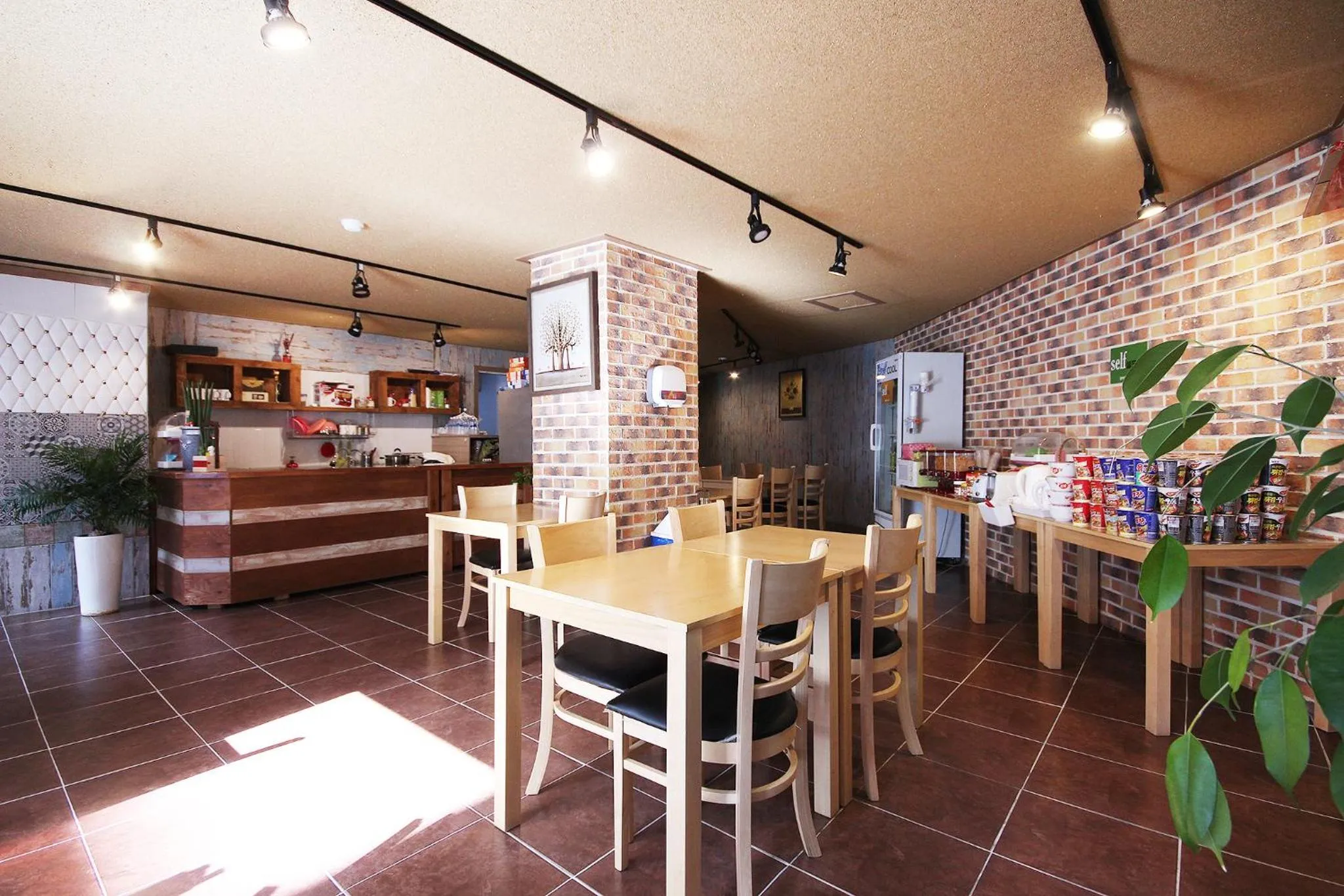 Breakfast in Happy Q Motel