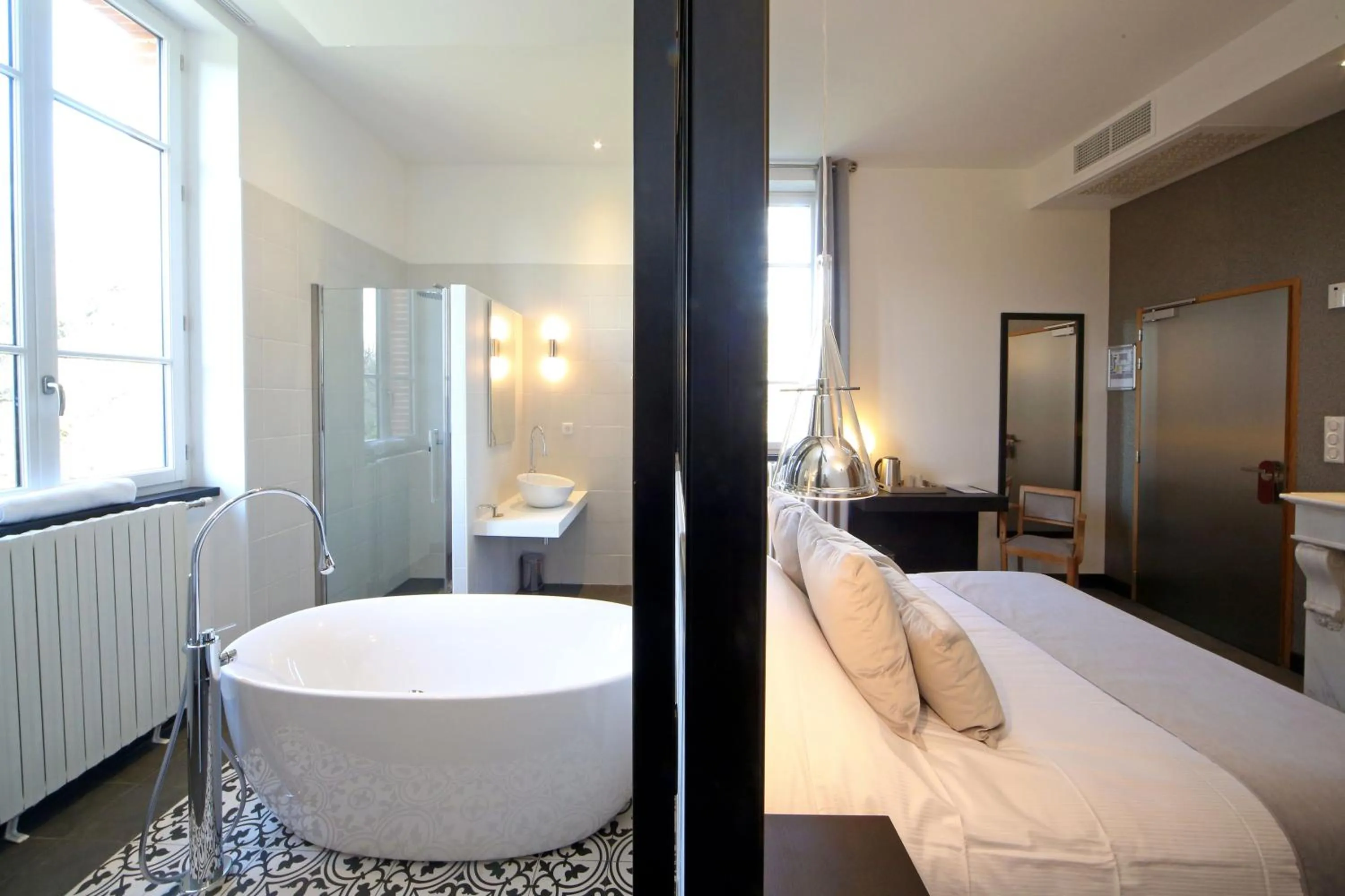 Bathroom, Bed in Domaine d'En Fargou