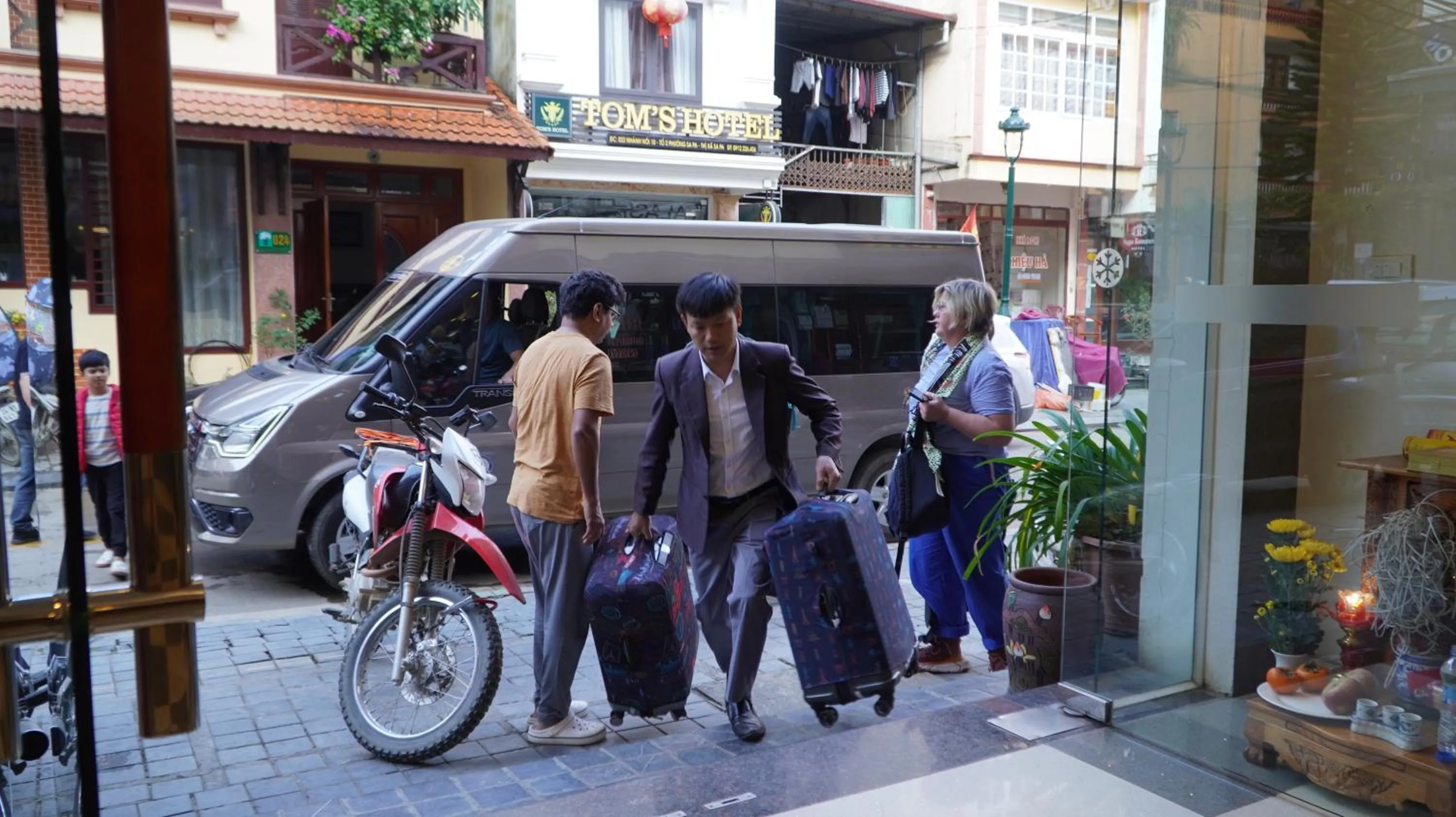 shuttle in Sapa Snow Hotel