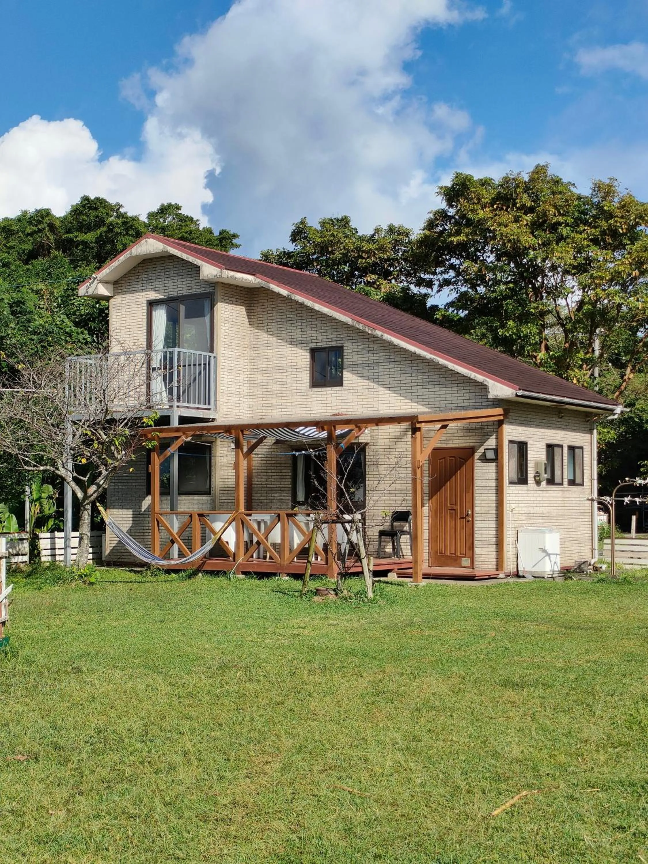 Property building in Cottage Canac