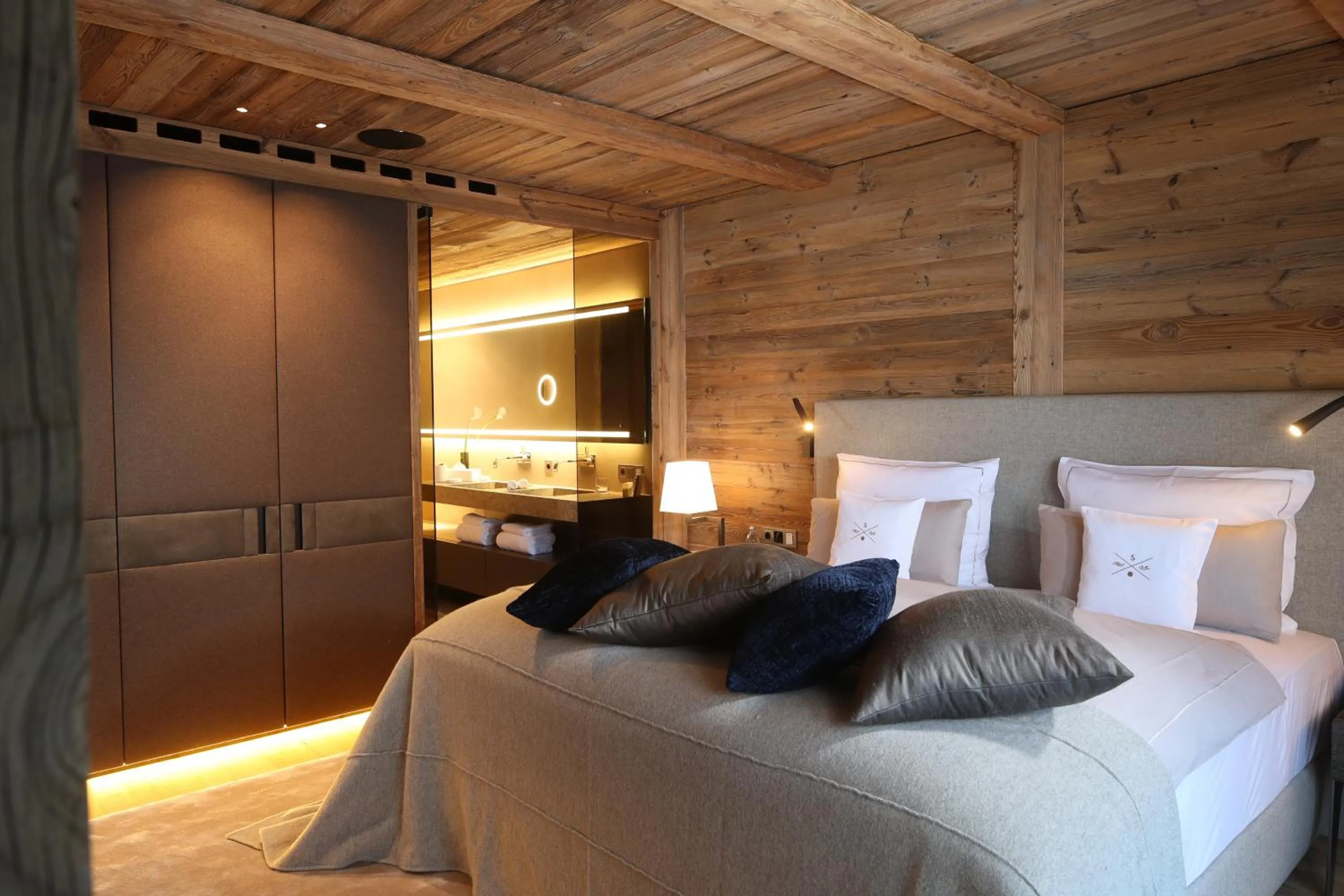 Bedroom, Bed in SEVERIN*S – The Alpine Retreat