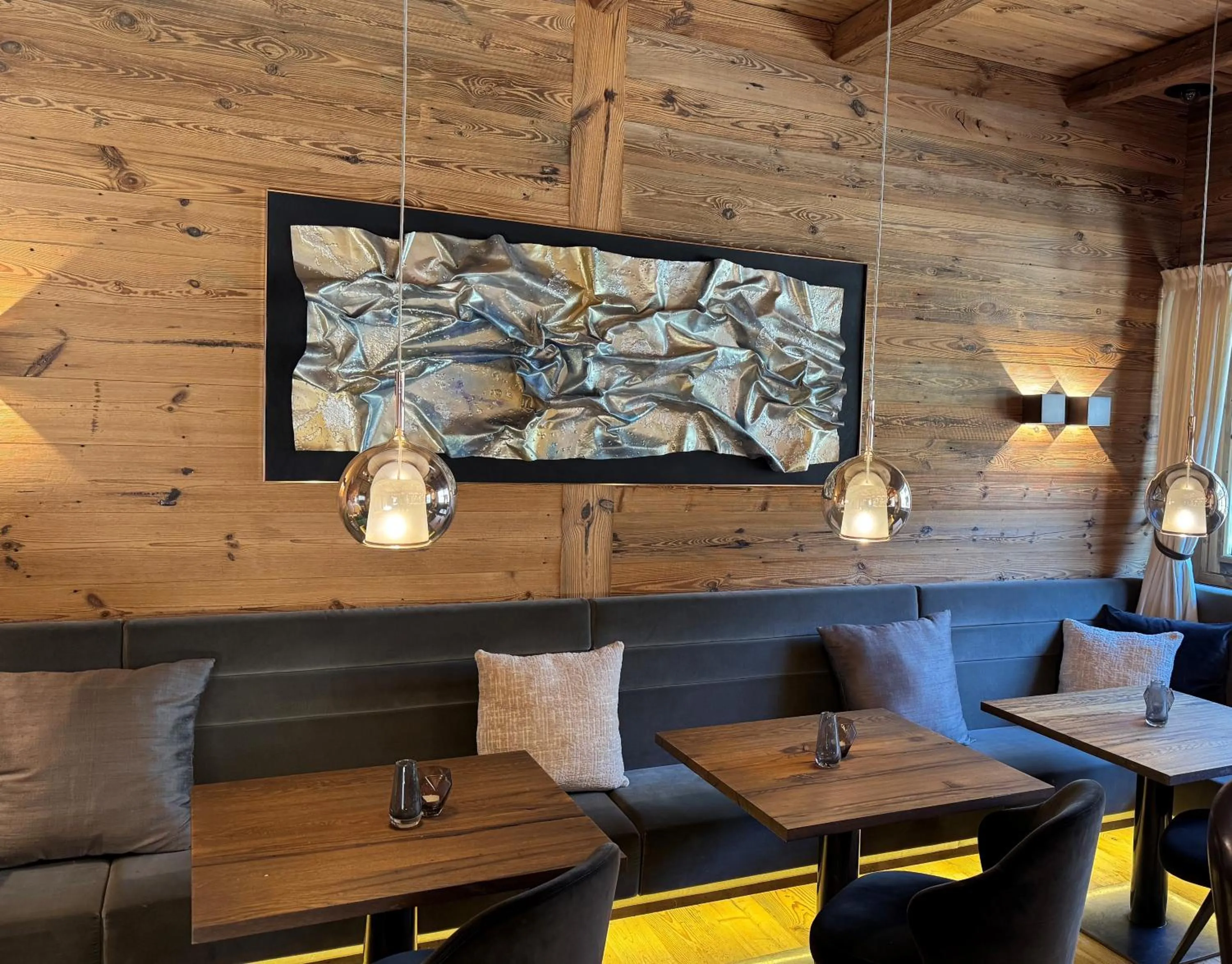Lounge or bar in SEVERIN*S – The Alpine Retreat