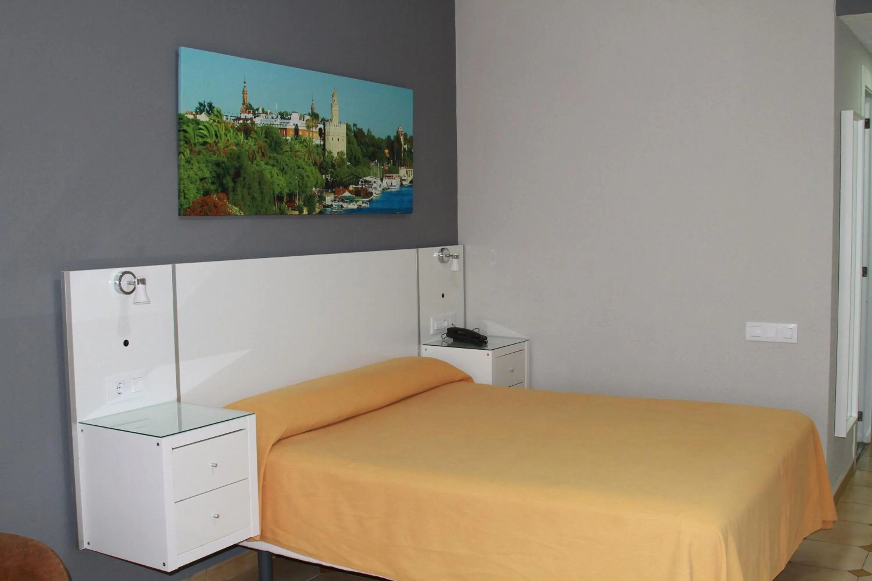 Photo of the whole room, Bed in Apartamentos Resitur