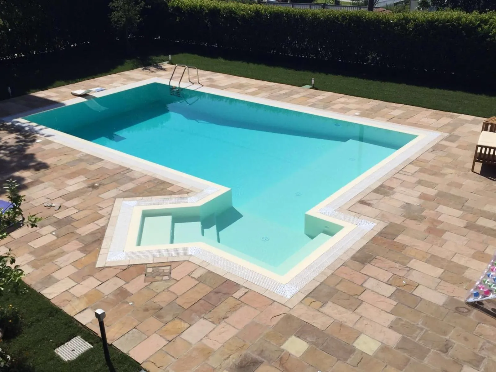 Swimming pool in B&B La Rosa del Lago