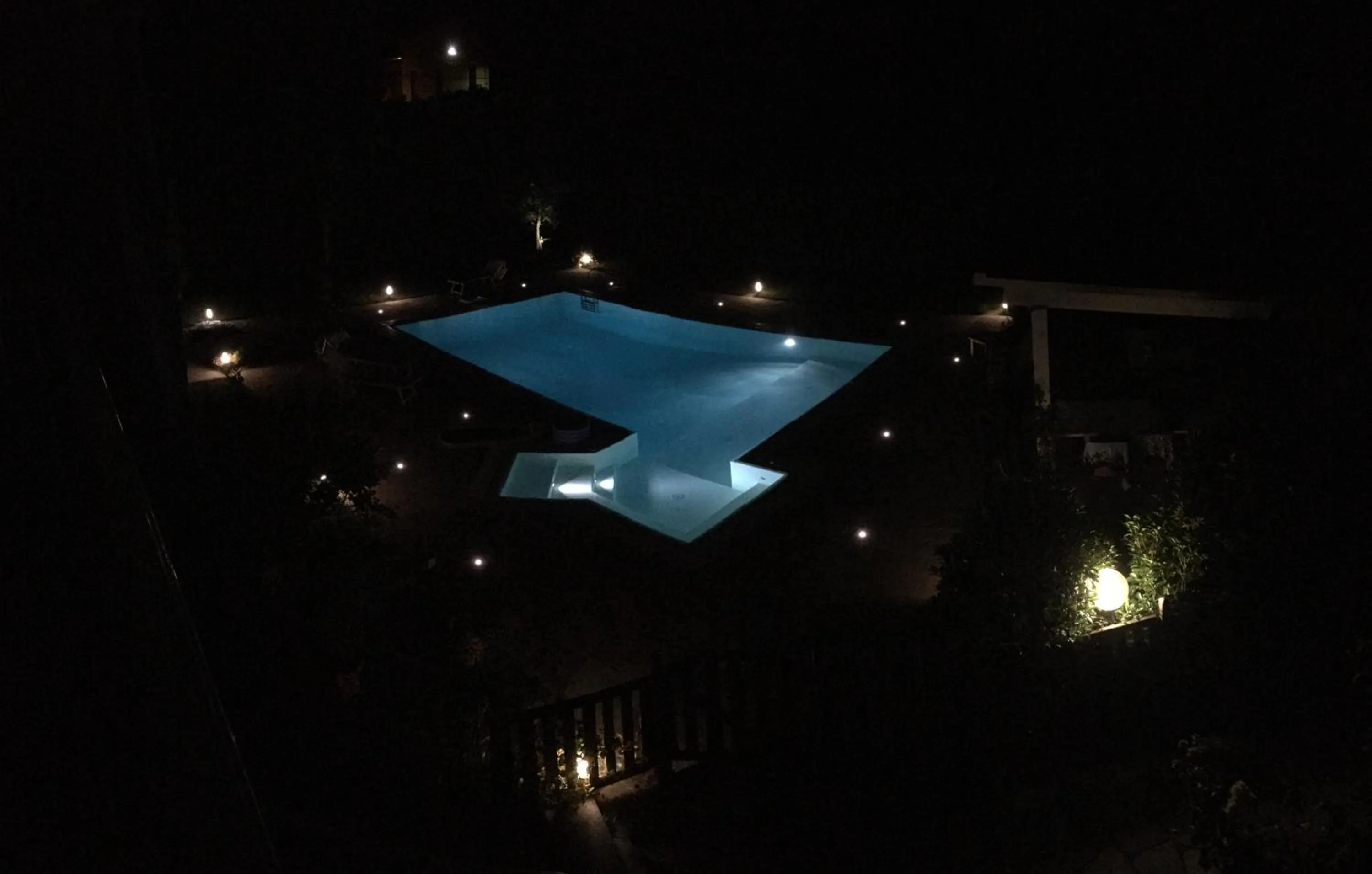 Swimming pool in B&B La Rosa del Lago