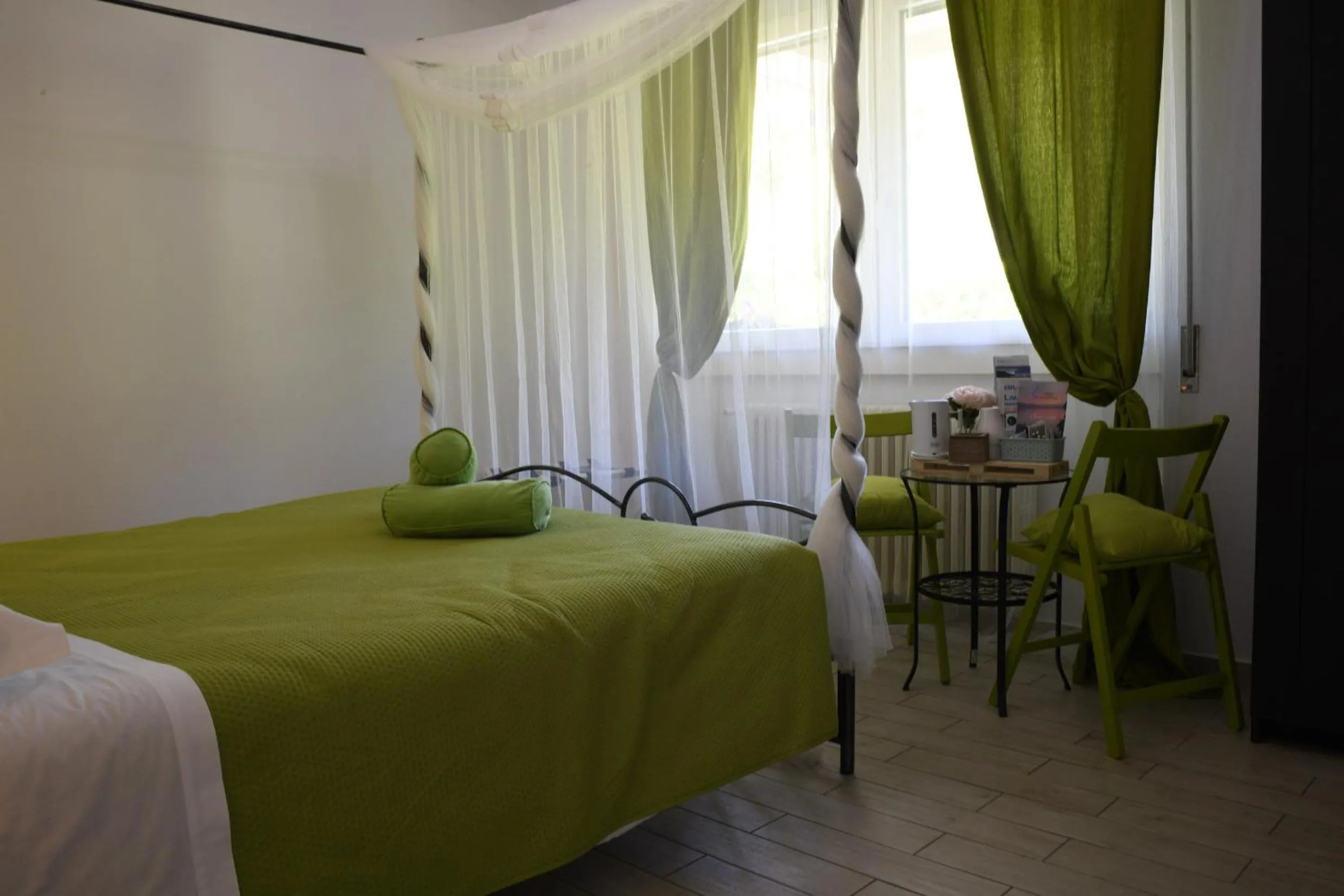 Bed in B&B La Rosa del Lago