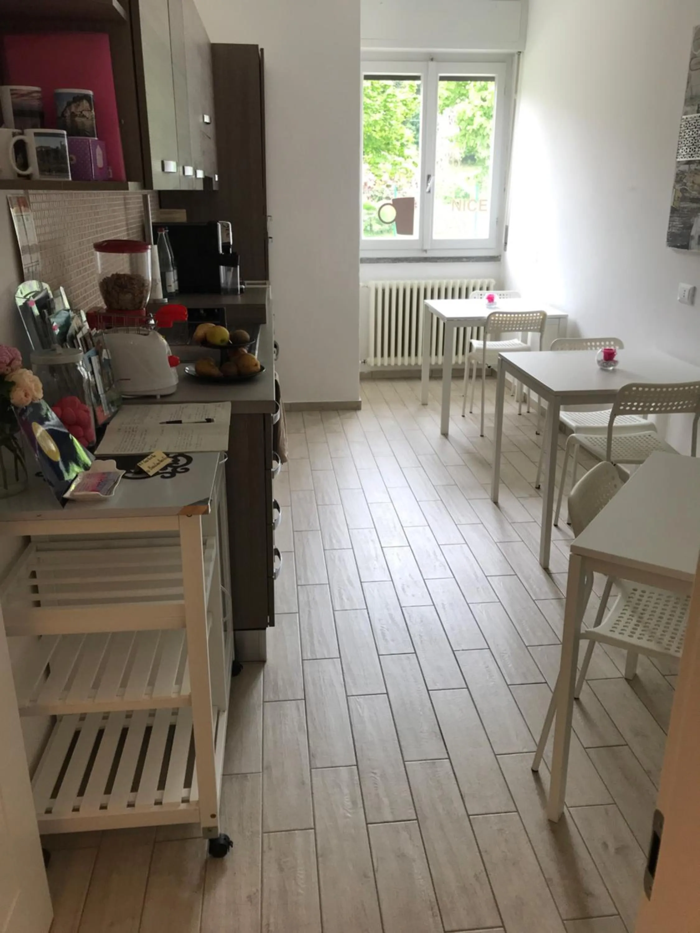 Communal kitchen in B&B La Rosa del Lago