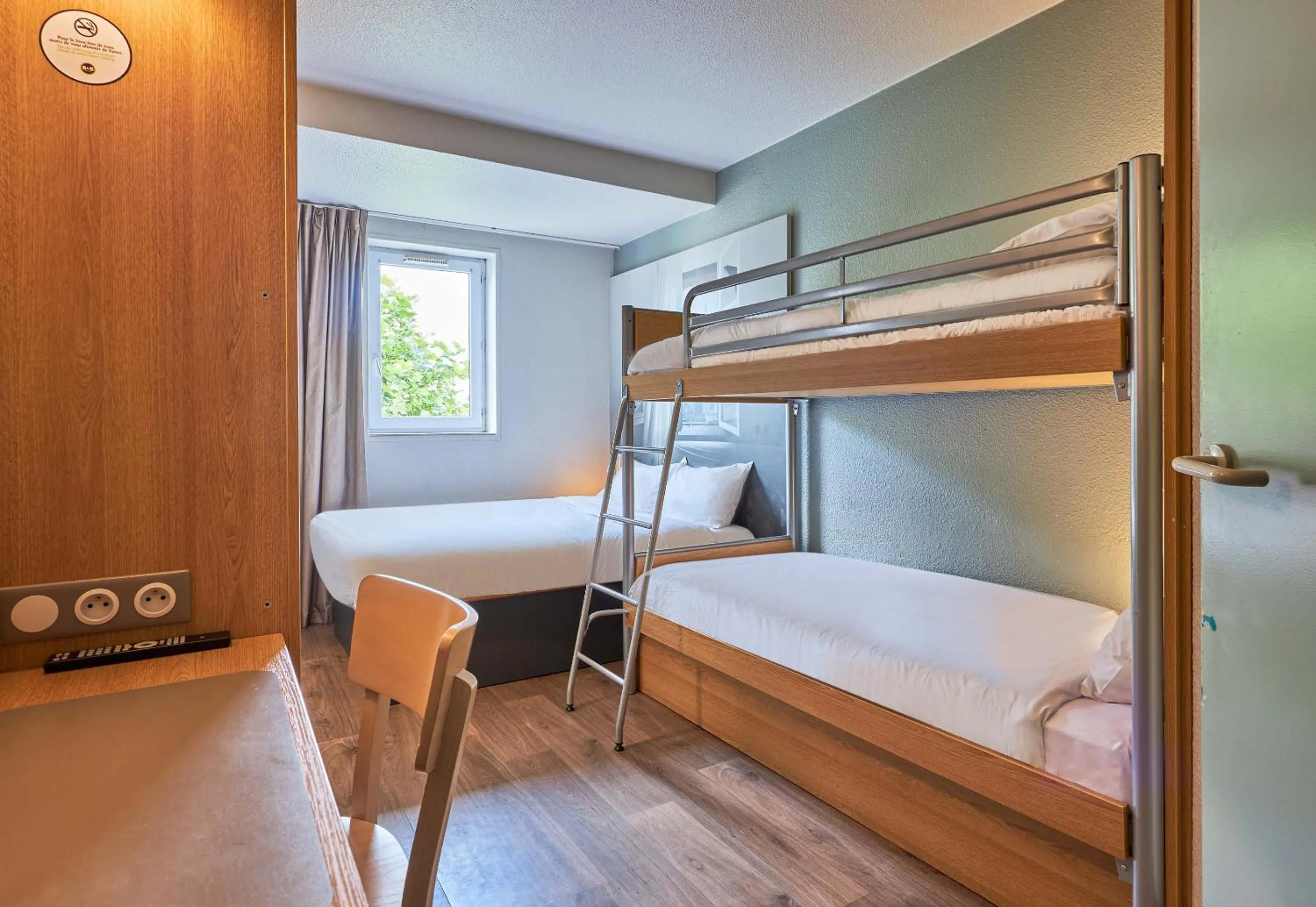 Bedroom, Bed in B&B HOTEL Caen Mémorial