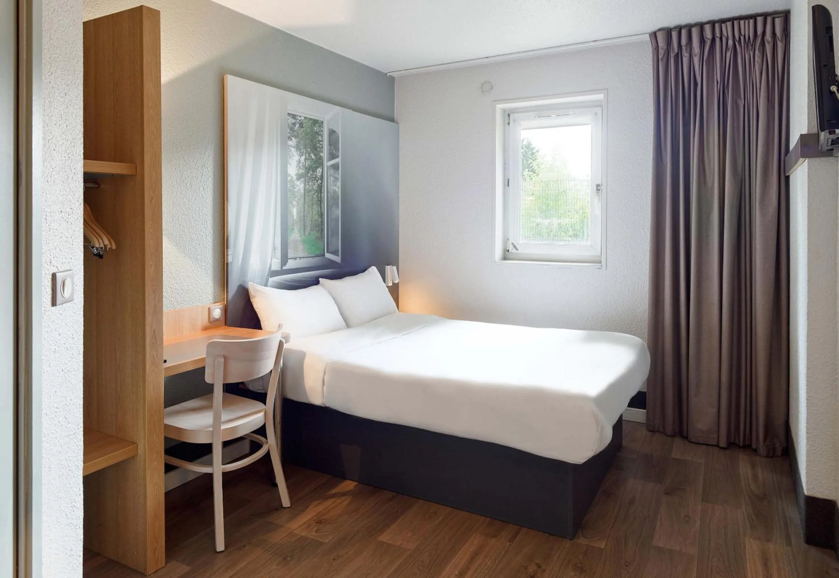 Bedroom, Bed in B&B HOTEL Paris Nord Villepinte