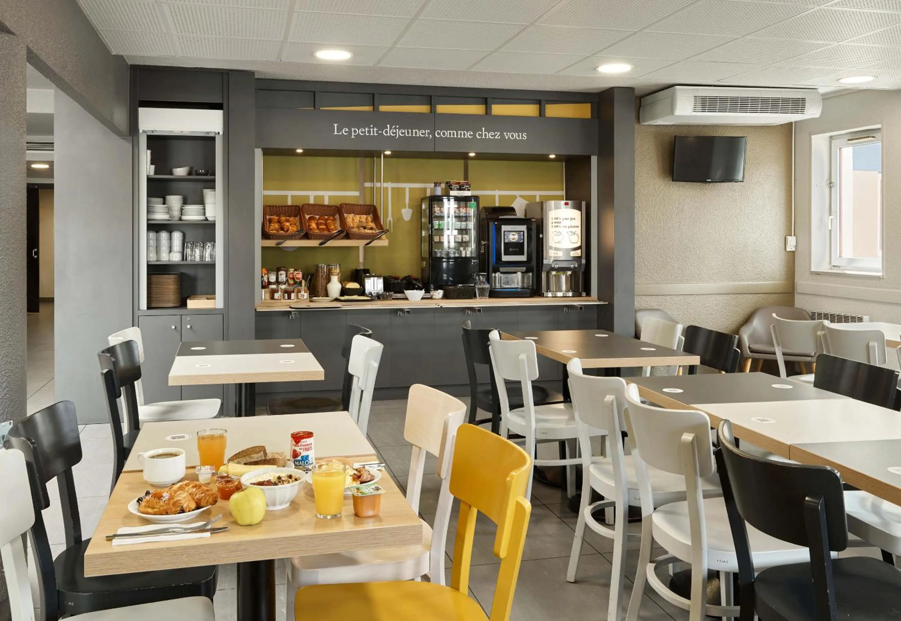 Breakfast in B&B HOTEL Paris Nord Villepinte