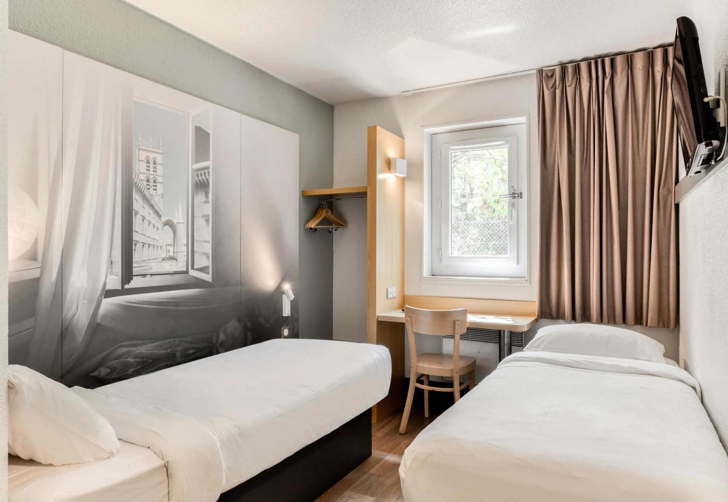 Bedroom, Bed in B&B HOTEL Montpellier 1