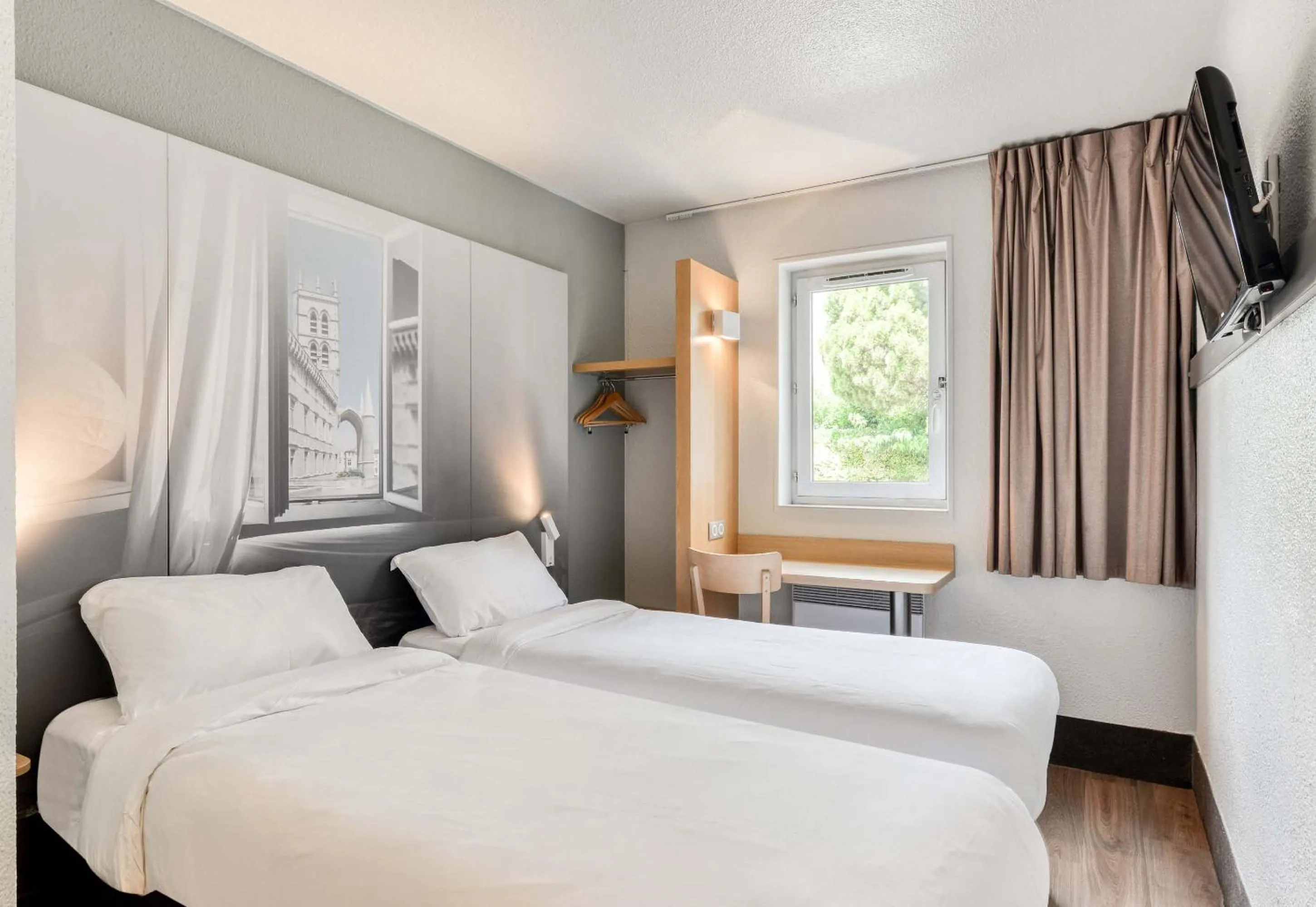 TV and multimedia, Bed in B&B HOTEL Montpellier 1