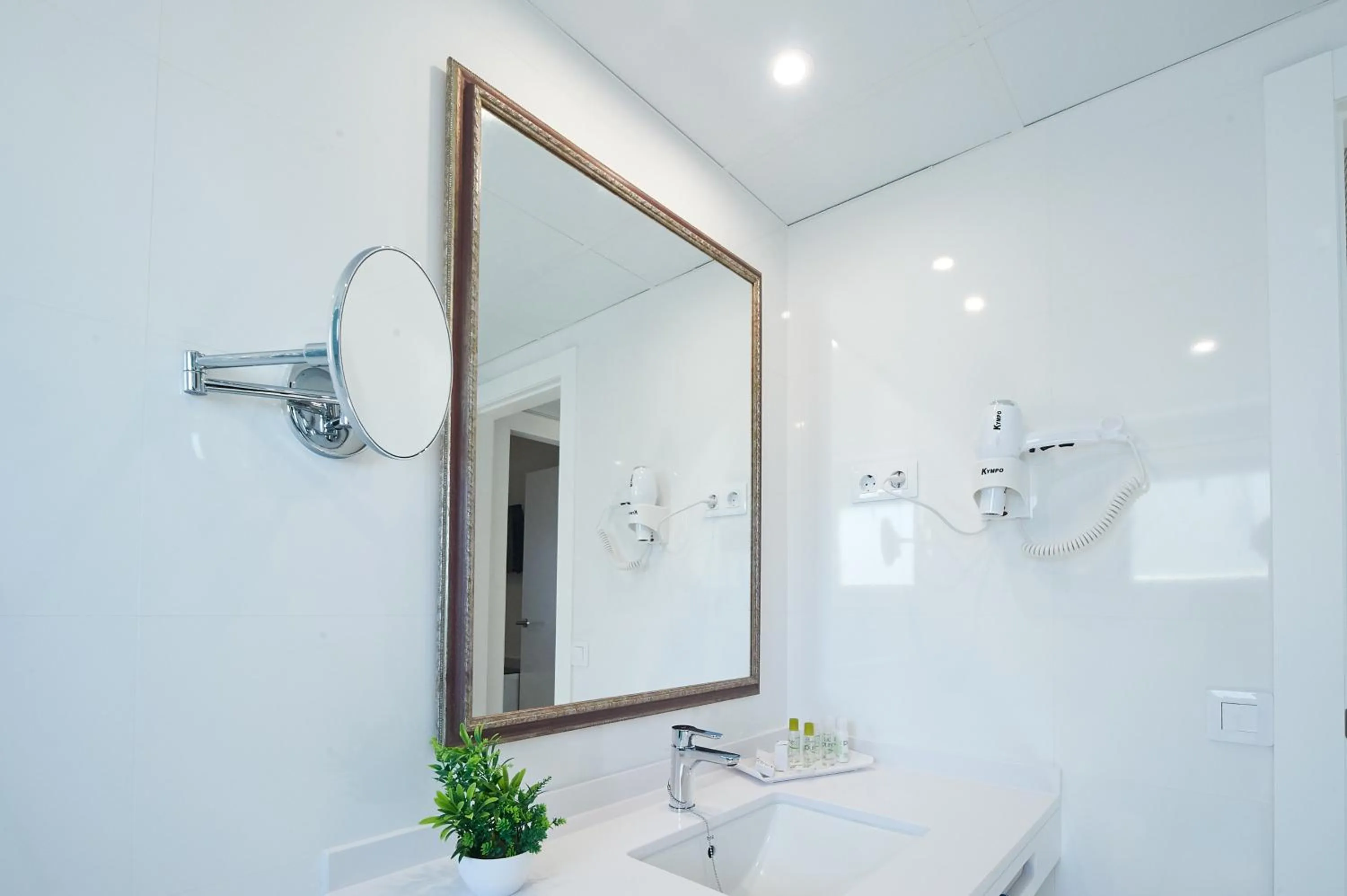 Bathroom in Suite Hotel Montana Club
