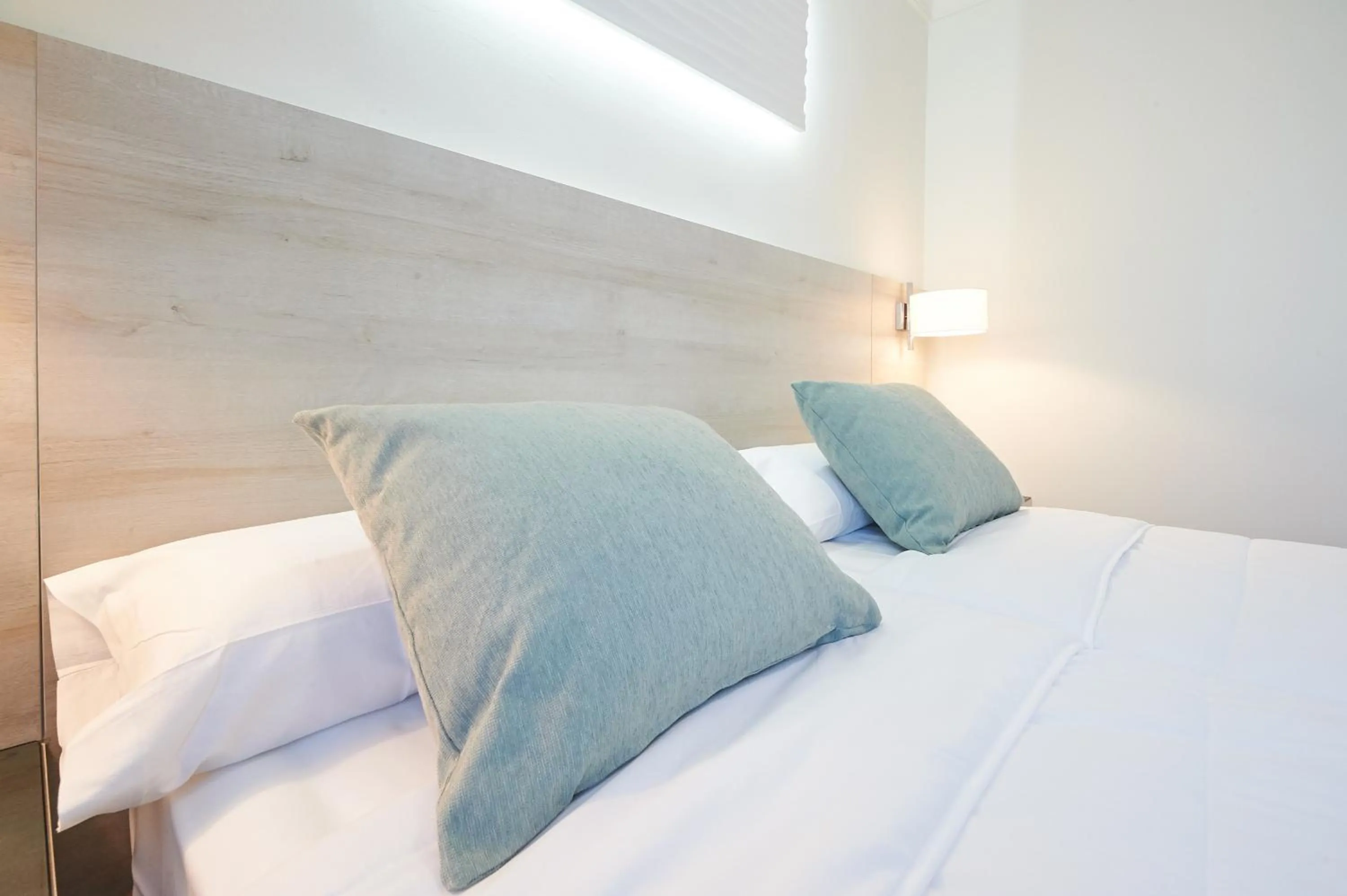 Bedroom, Bed in Suite Hotel Montana Club