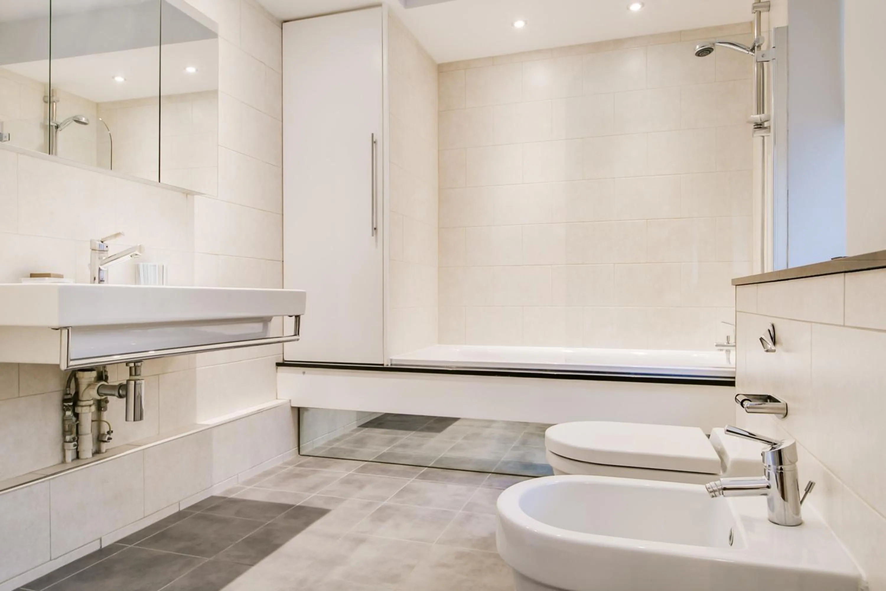 Shower in Chiltern Street Serviced Apartments - Marylebone
