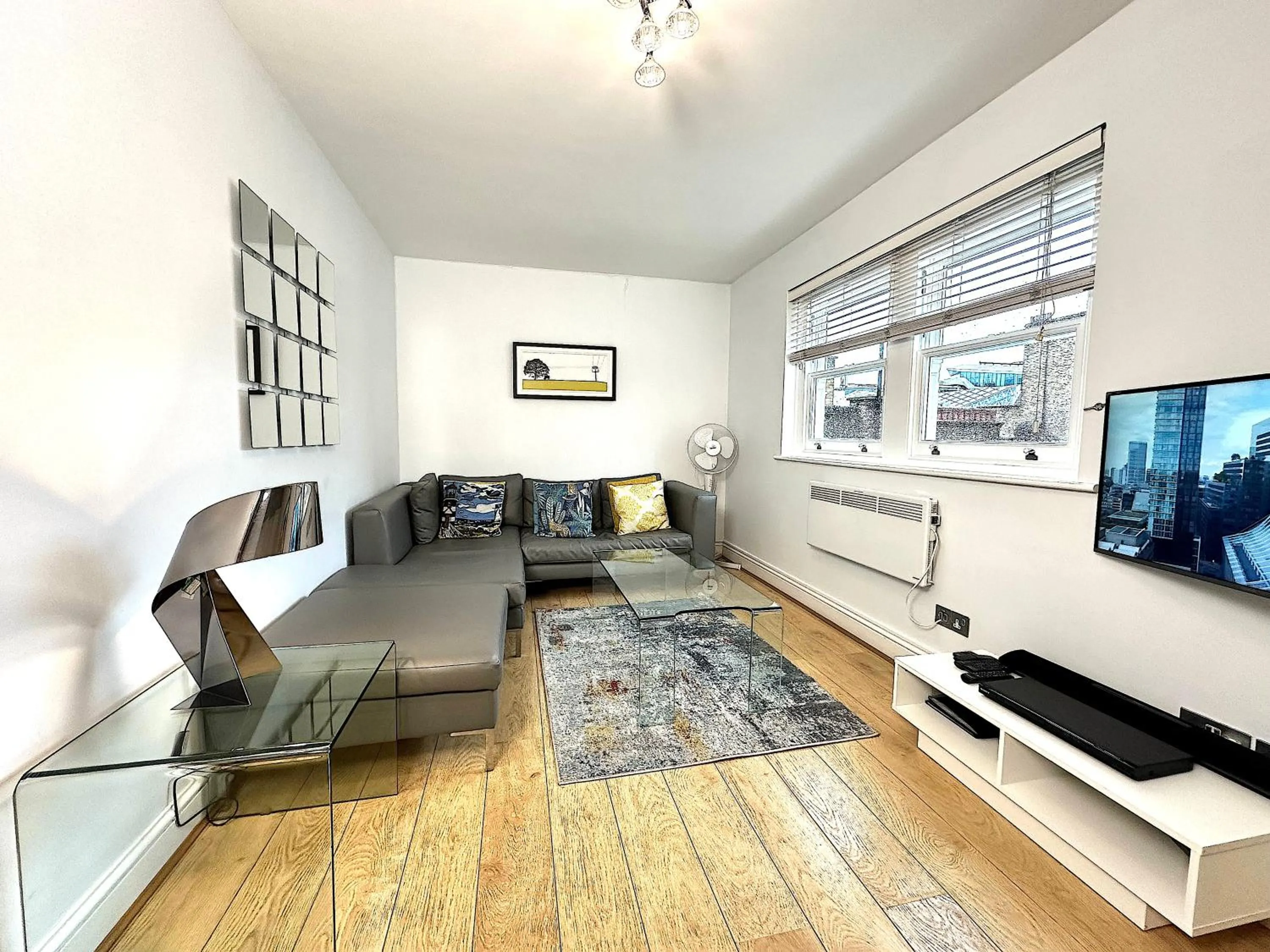 TV and multimedia in Chiltern Street Serviced Apartments - Marylebone