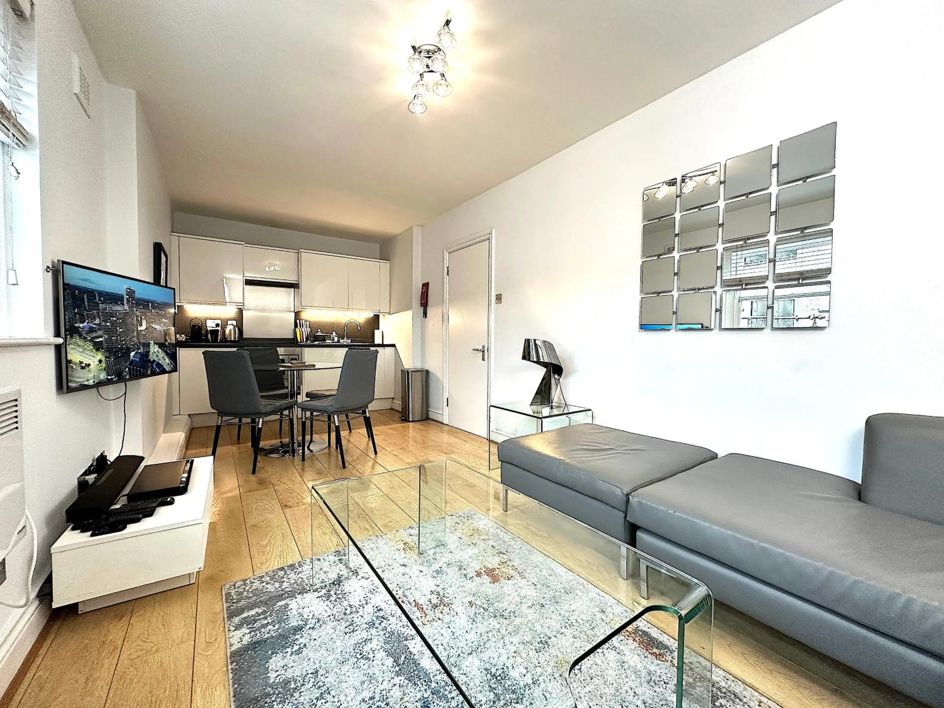 TV and multimedia in Chiltern Street Serviced Apartments - Marylebone