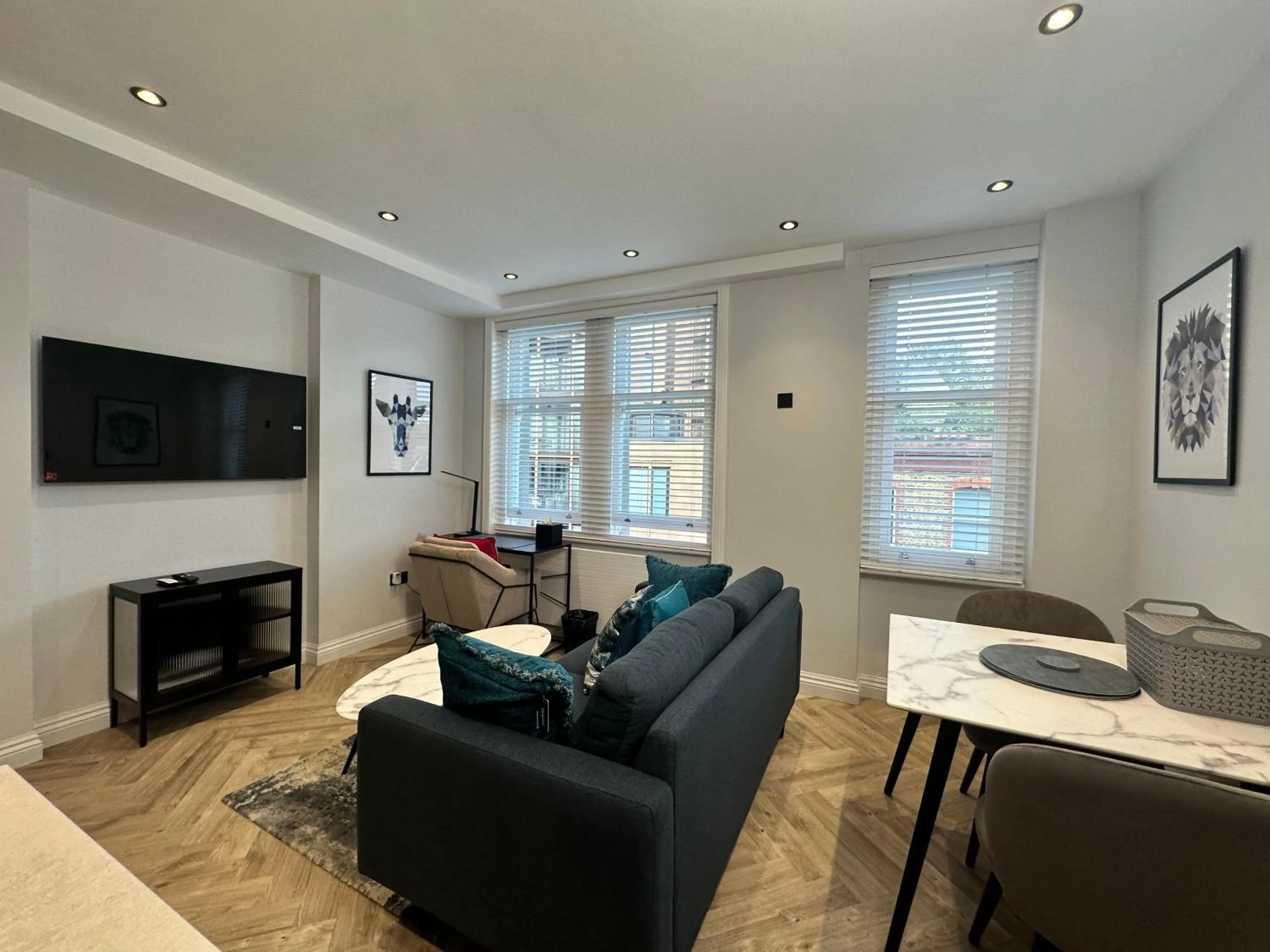 TV and multimedia in Chiltern Street Serviced Apartments - Marylebone