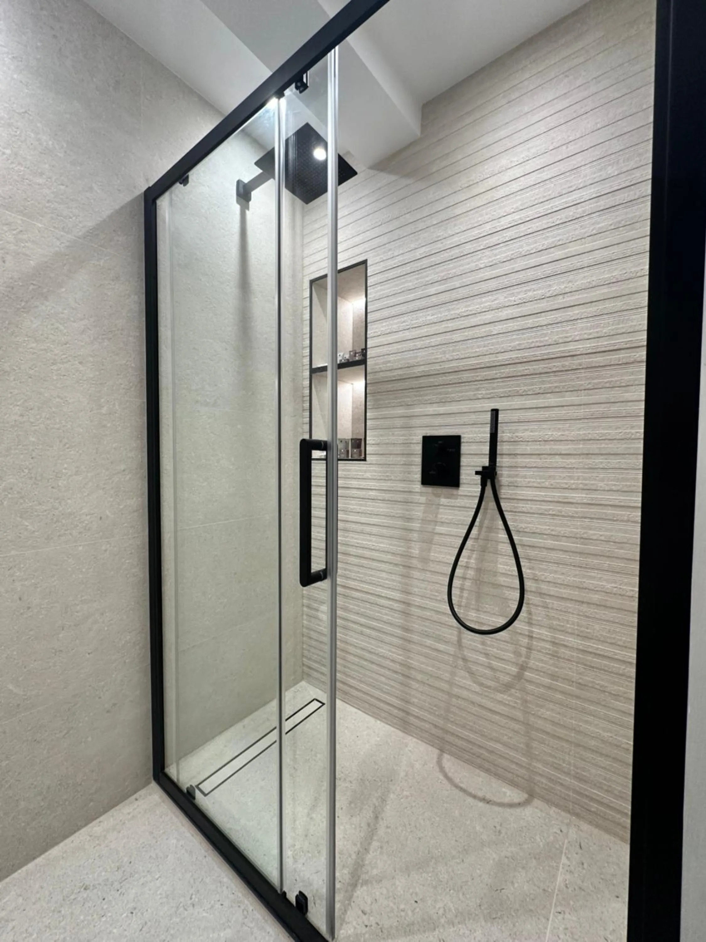 Shower in Chiltern Street Serviced Apartments - Marylebone