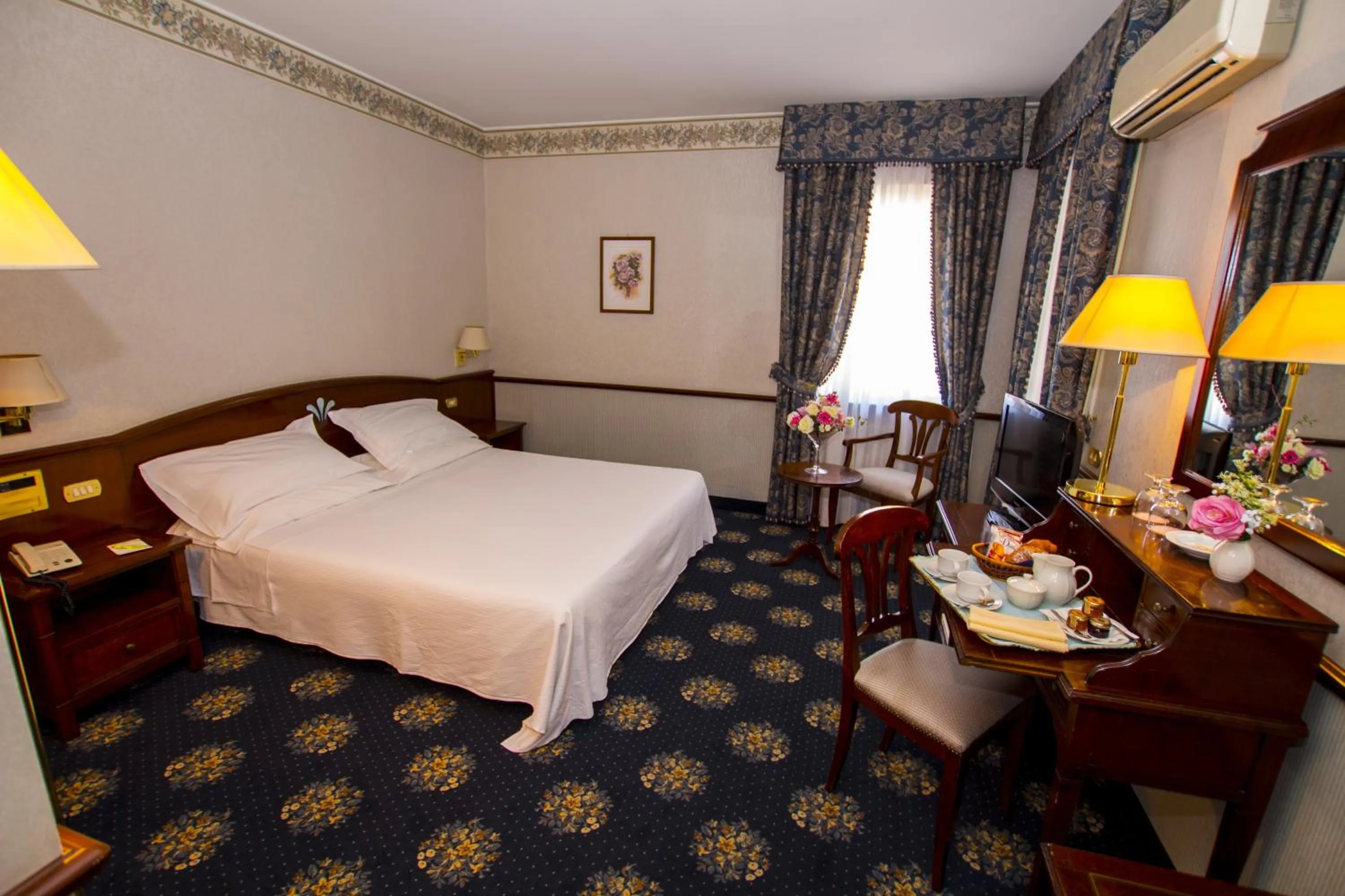 Bedroom, Bed in Hotel De La Ville