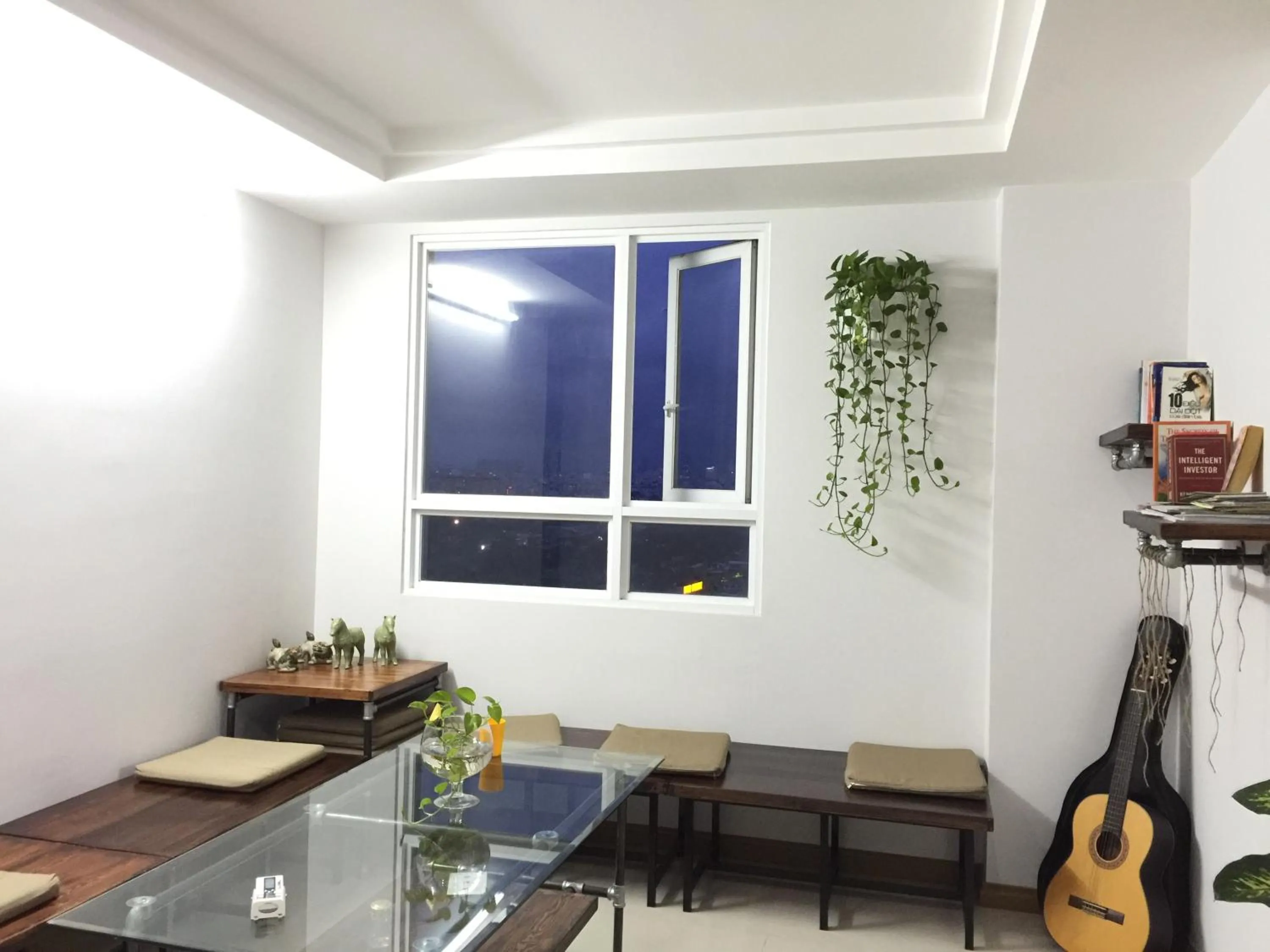 Communal lounge/ TV room in Sky Center Hostel