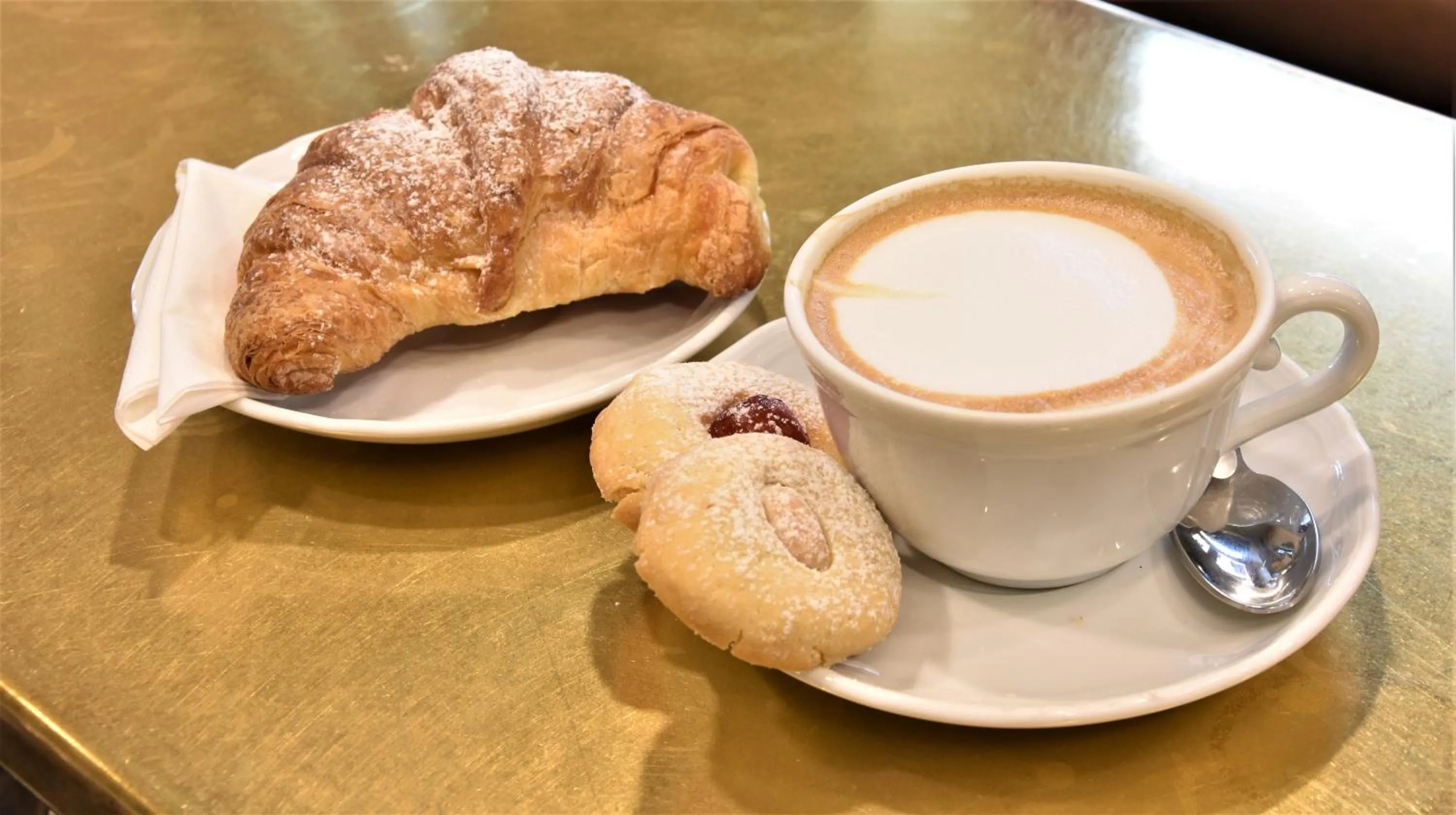 Buffet breakfast in Albergo Vittoria