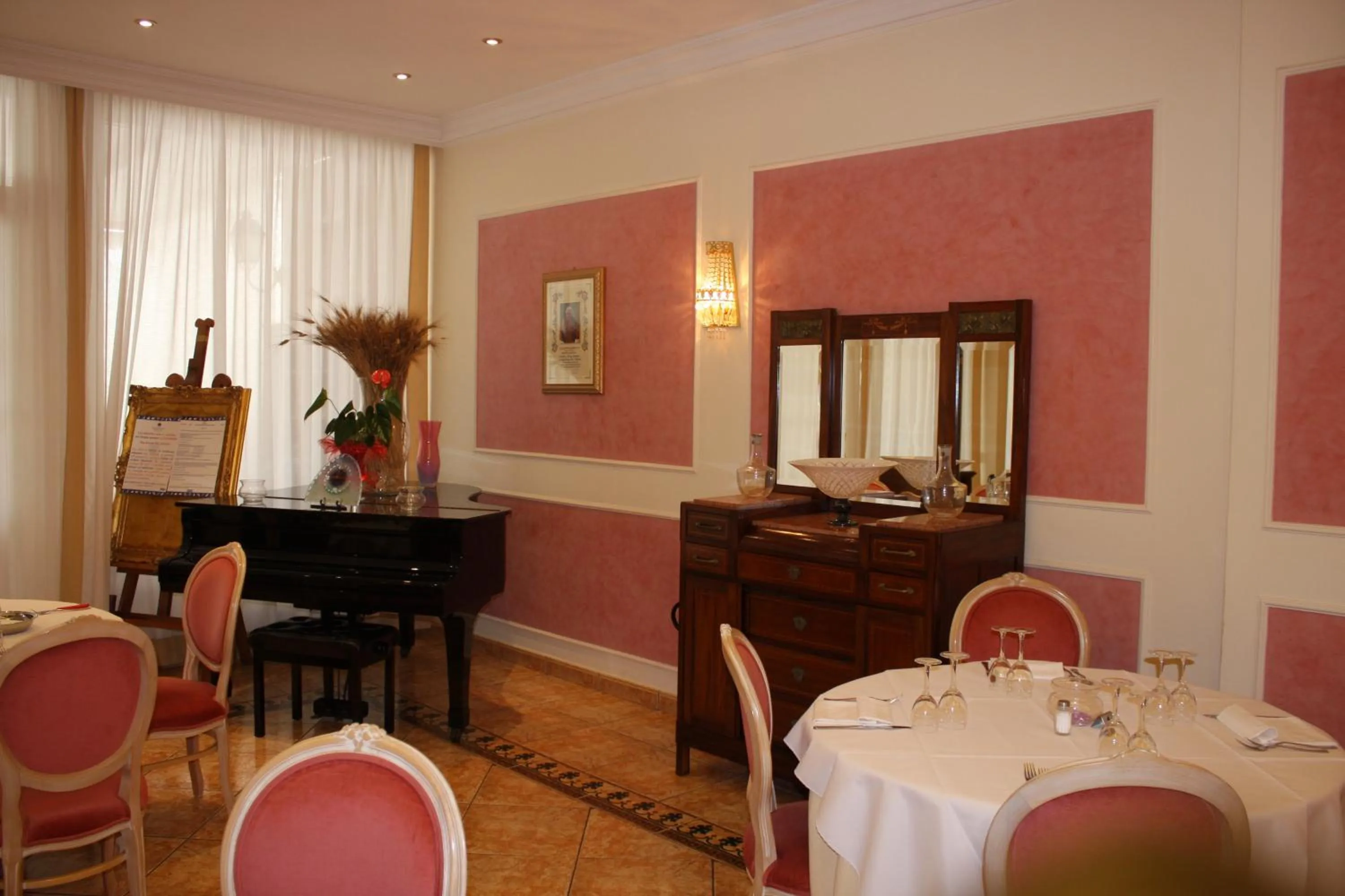 Restaurant/places to eat in Grand Hotel degli Angeli