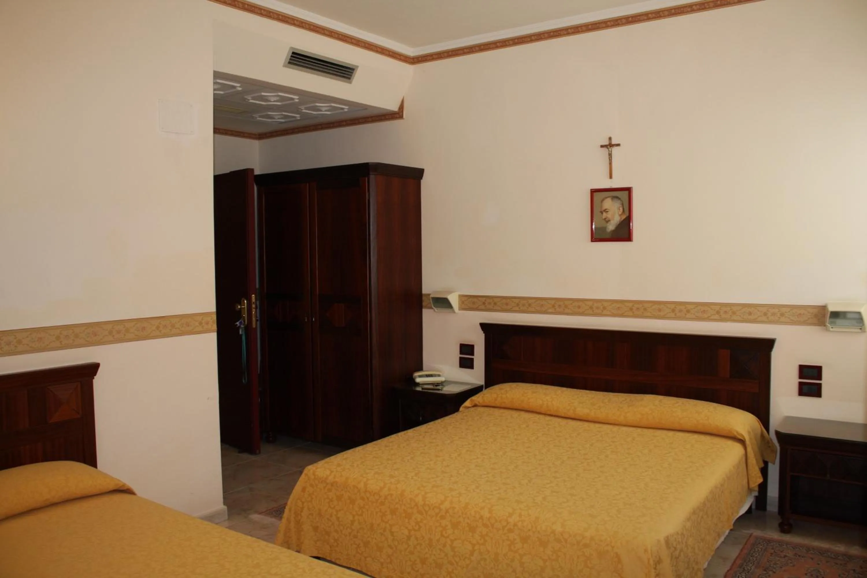 Bedroom, Bed in Grand Hotel degli Angeli