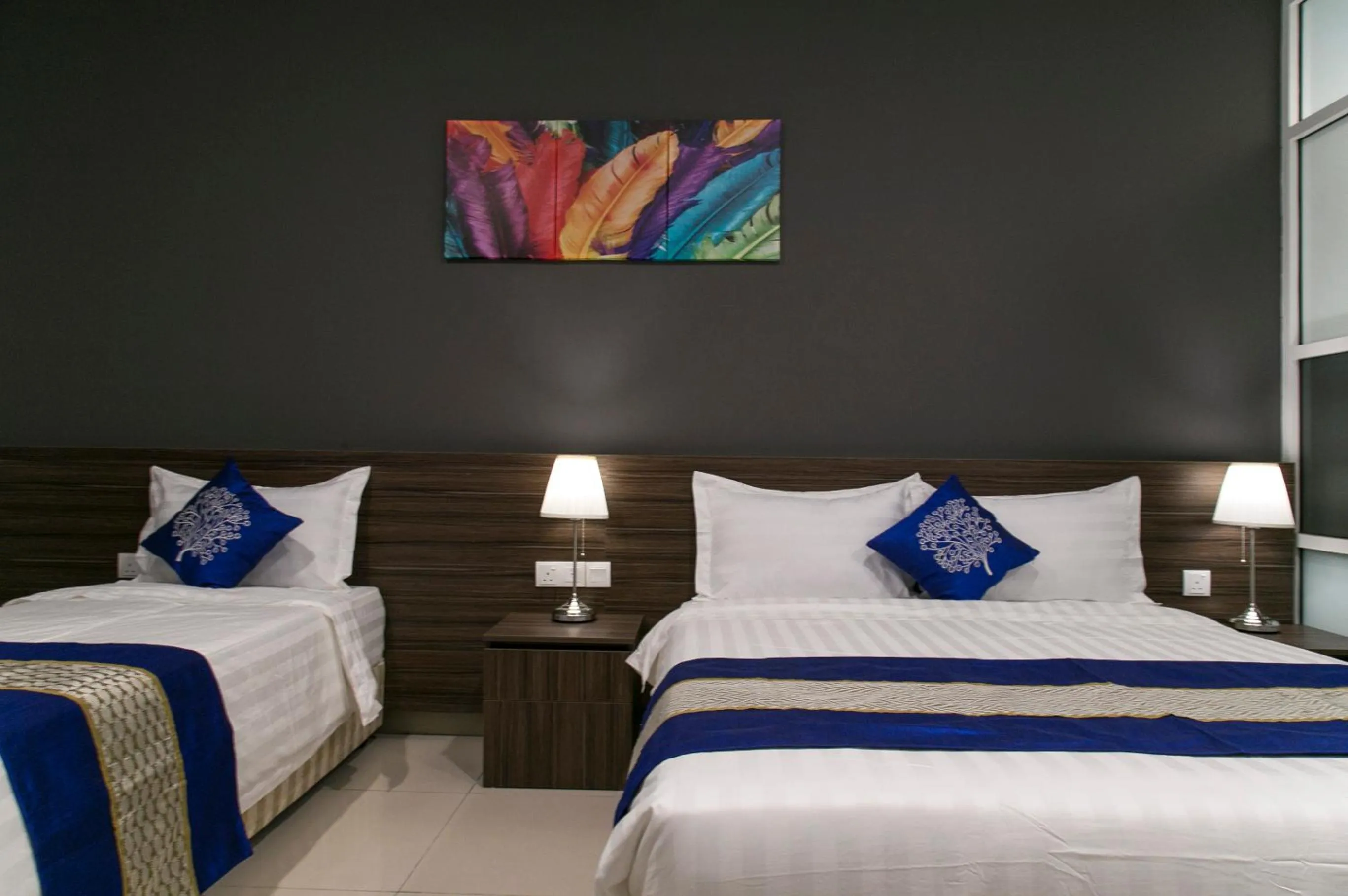 Property building, Bed in Lavana Hotel, Chinatown