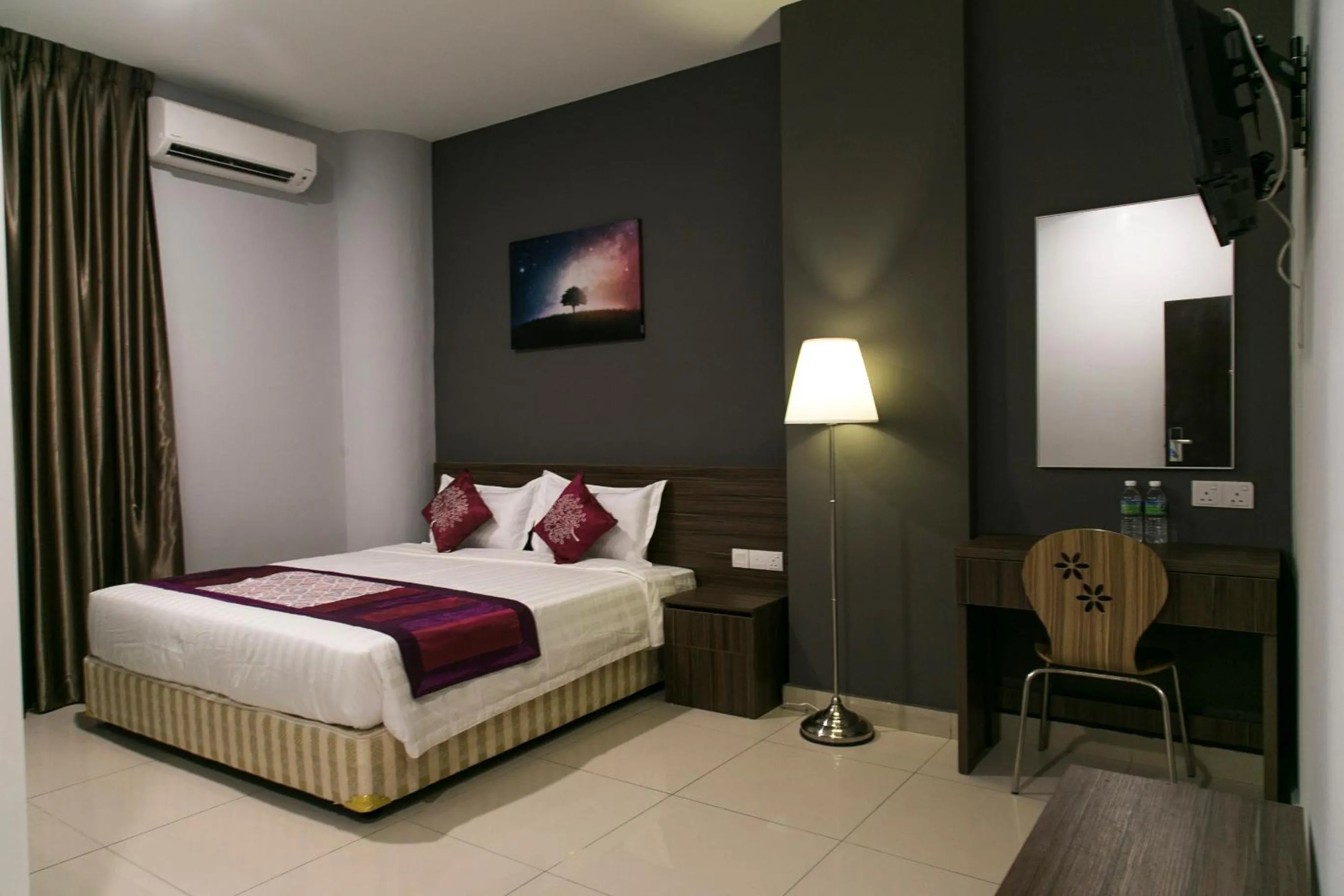 Bed in Lavana Hotel, Chinatown