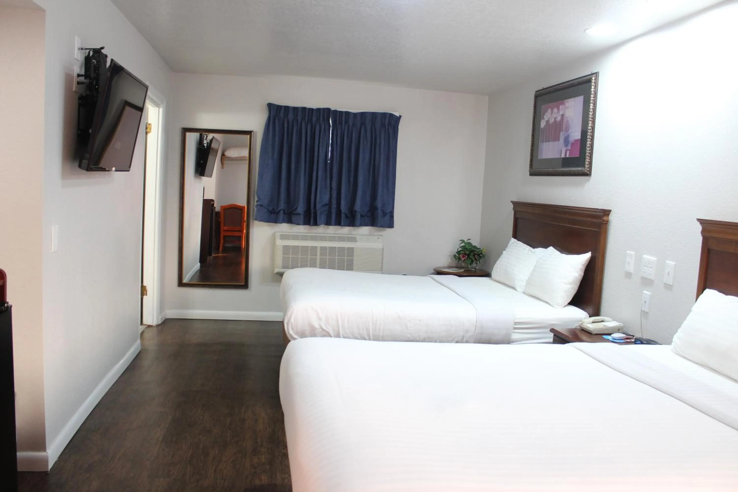 Bed in Thunderbird Motel Las Vegas/ New Mexico