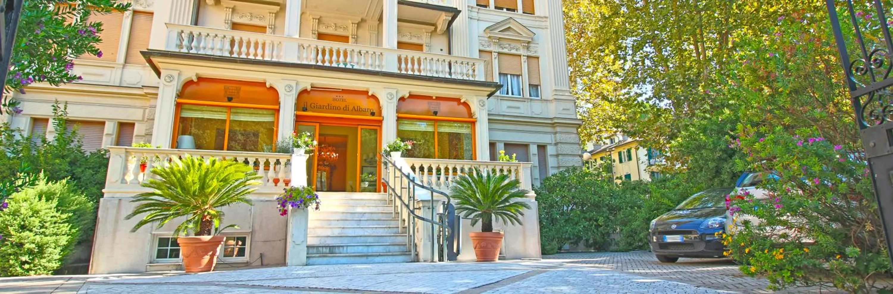 Facade/entrance in Il Giardino Di Albaro