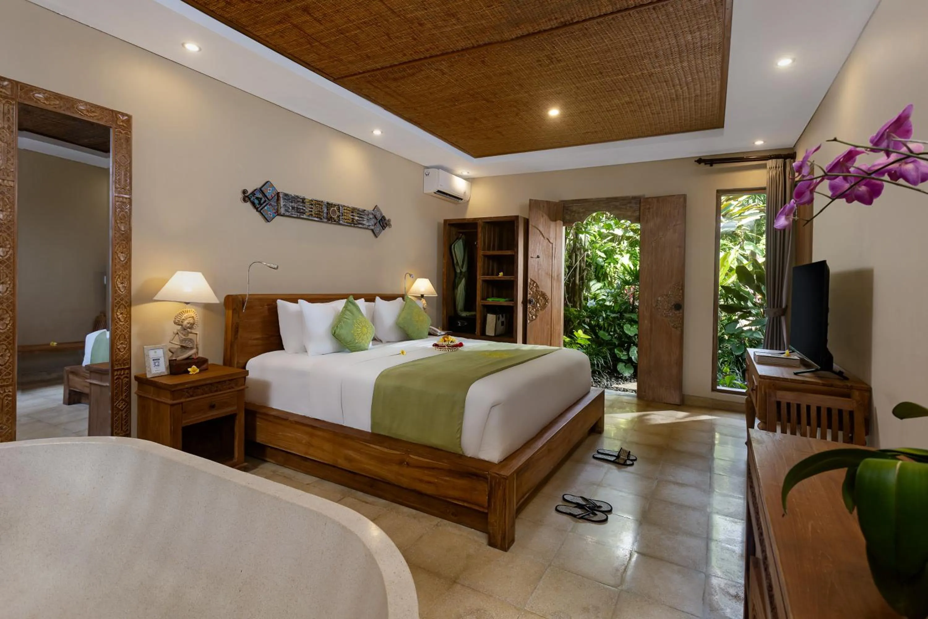 TV and multimedia, Bed in The Alena Resort a Pramana Experience