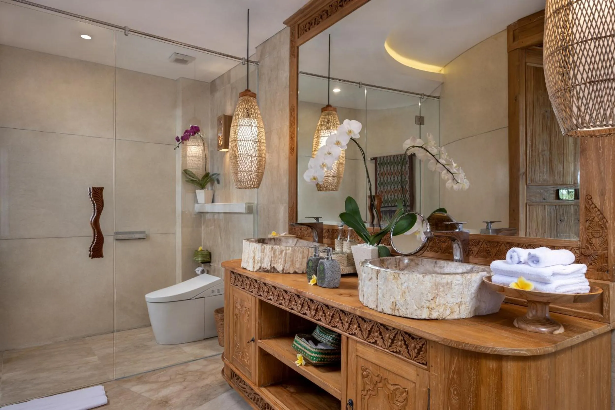 Toilet in The Alena Resort a Pramana Experience